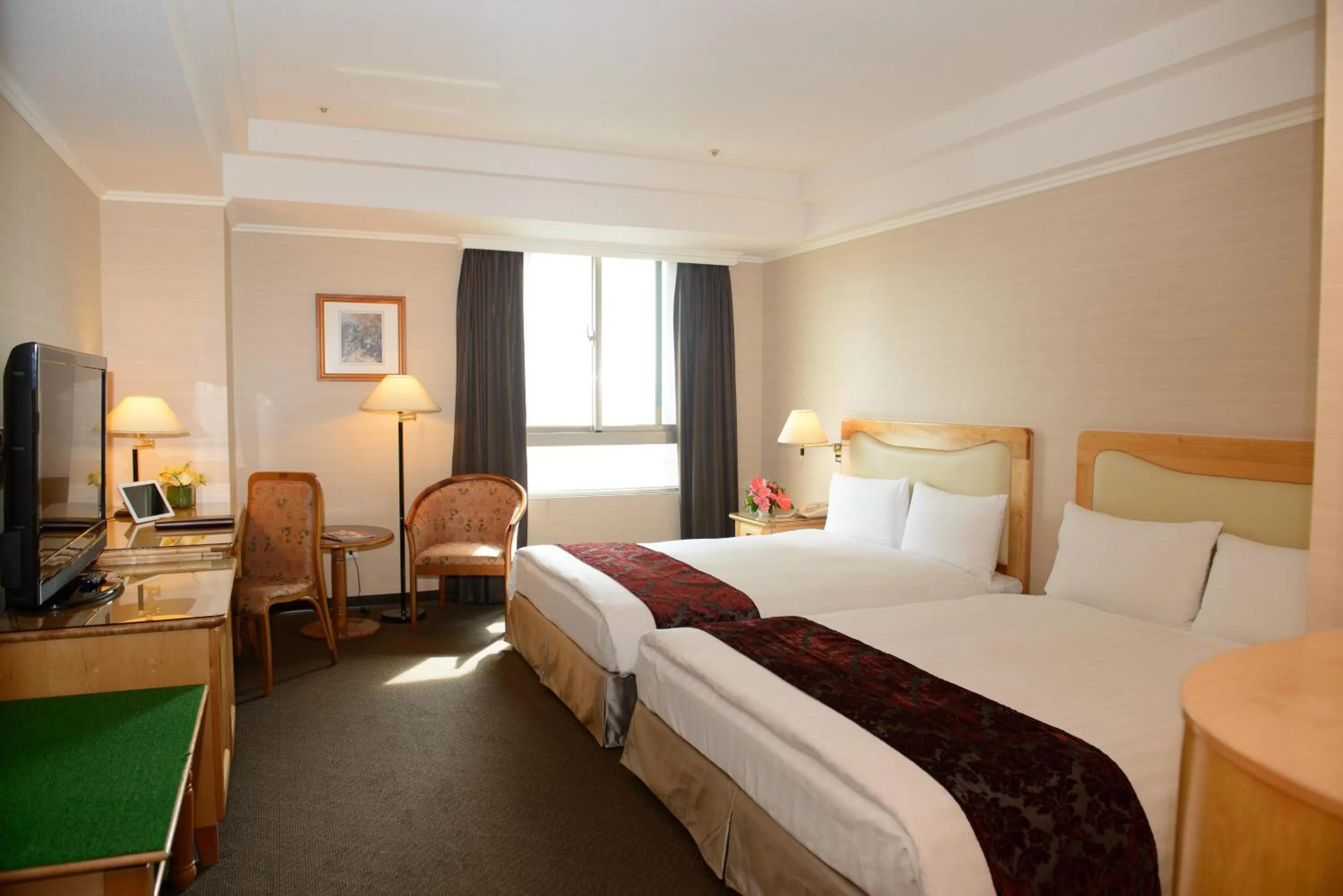 Bedroom, Bed in Golden Tulip Zhong Xin Hotel Taichung