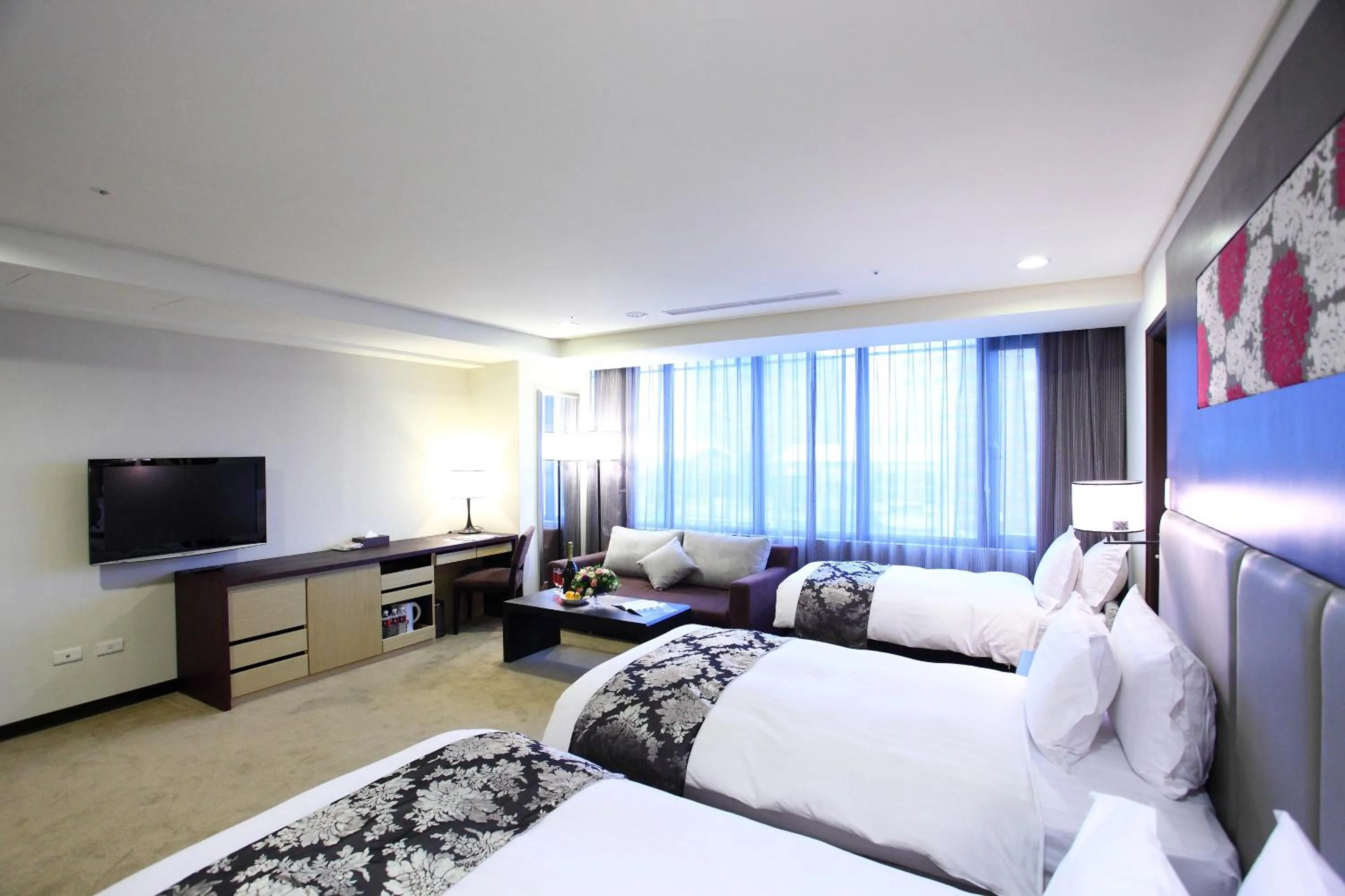 Photo of the whole room, Bed in Golden Tulip Zhong Xin Hotel Taichung