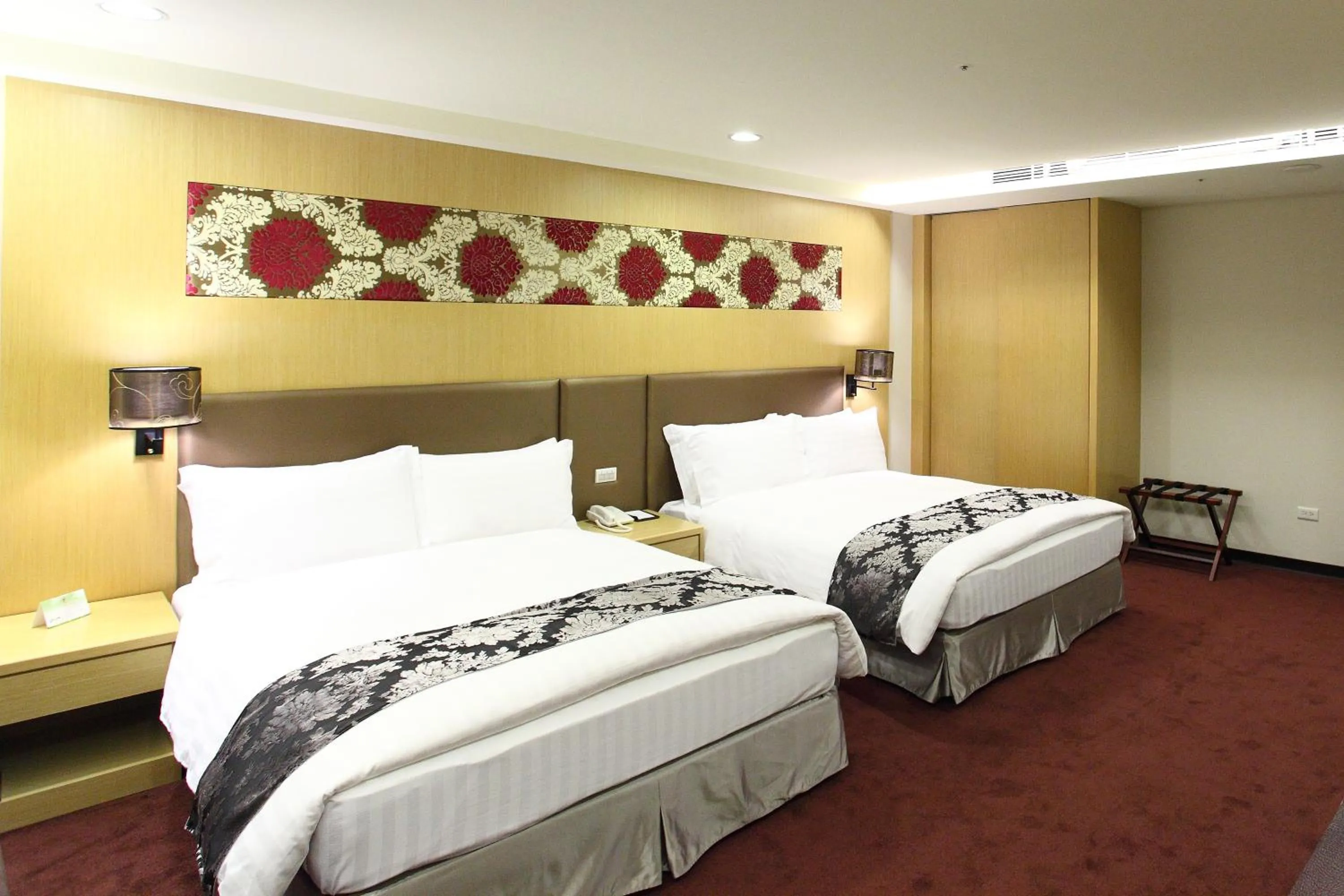 Photo of the whole room, Bed in Golden Tulip Zhong Xin Hotel Taichung
