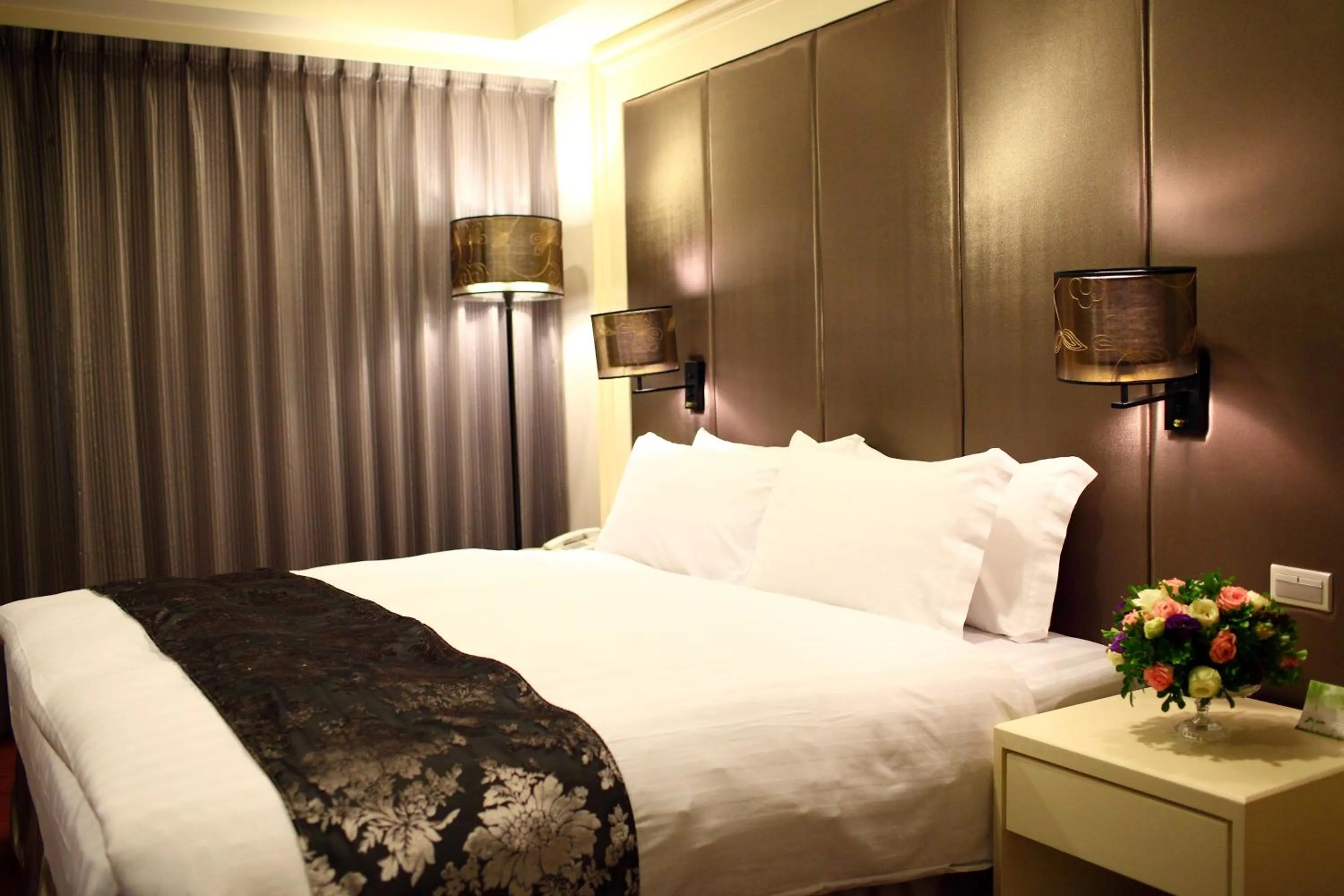 Photo of the whole room, Bed in Golden Tulip Zhong Xin Hotel Taichung
