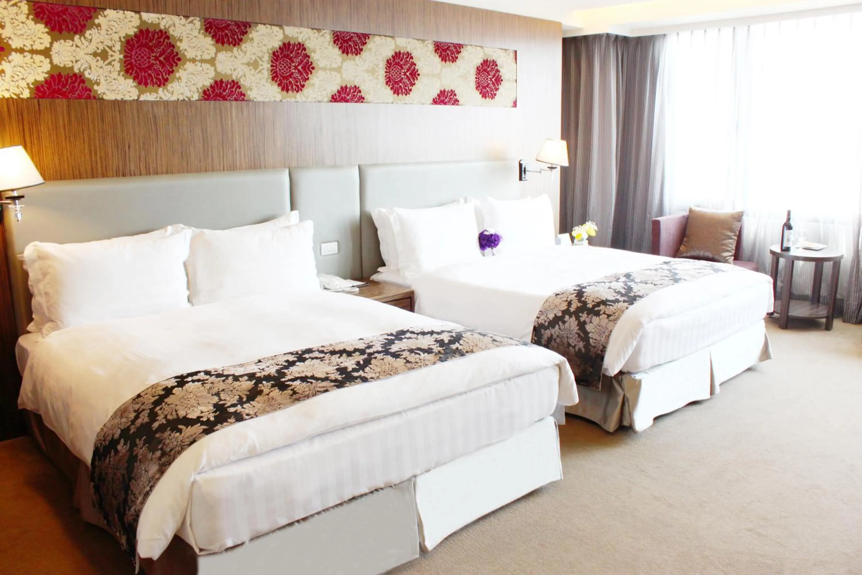 Photo of the whole room, Bed in Golden Tulip Zhong Xin Hotel Taichung