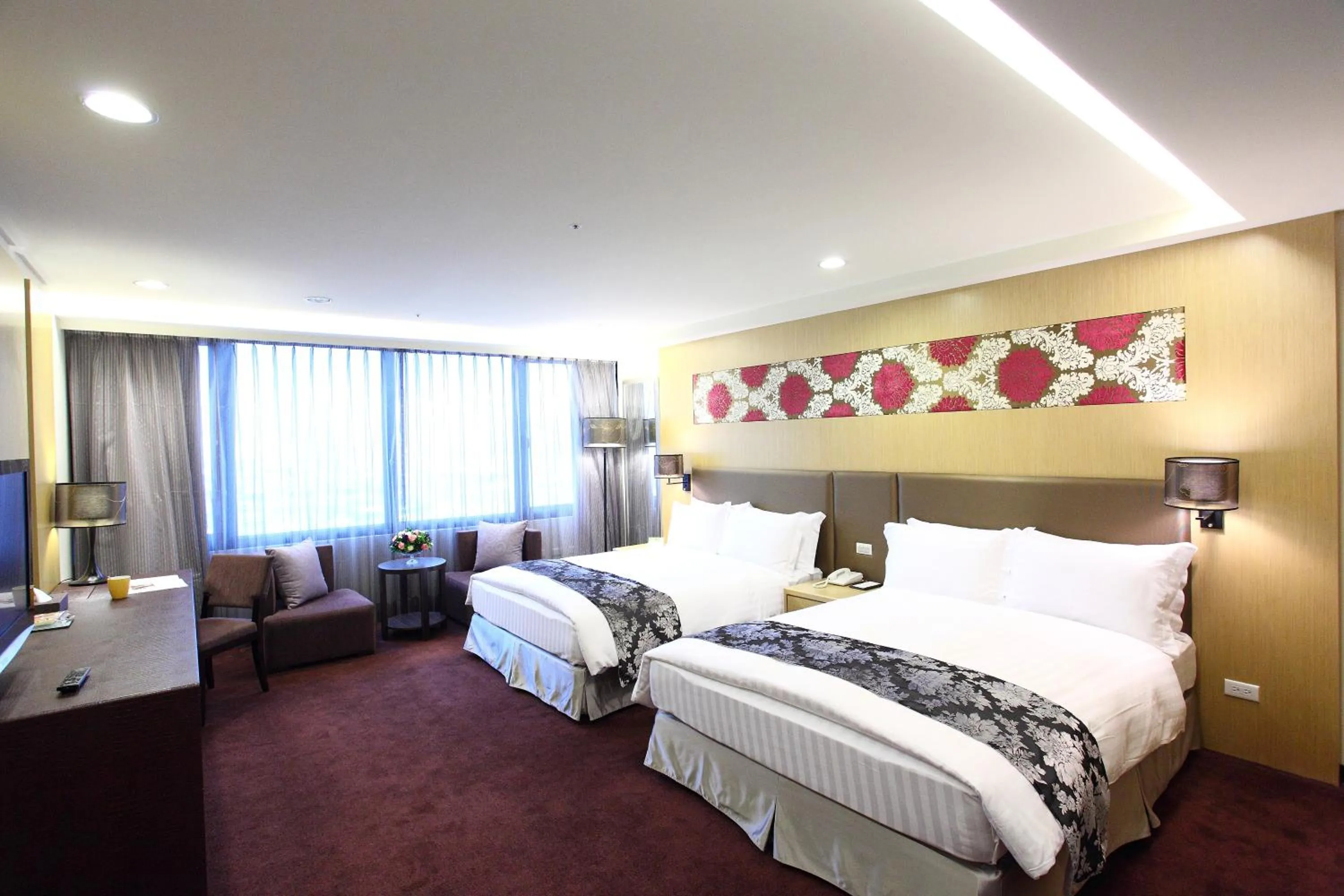 Photo of the whole room, Bed in Golden Tulip Zhong Xin Hotel Taichung