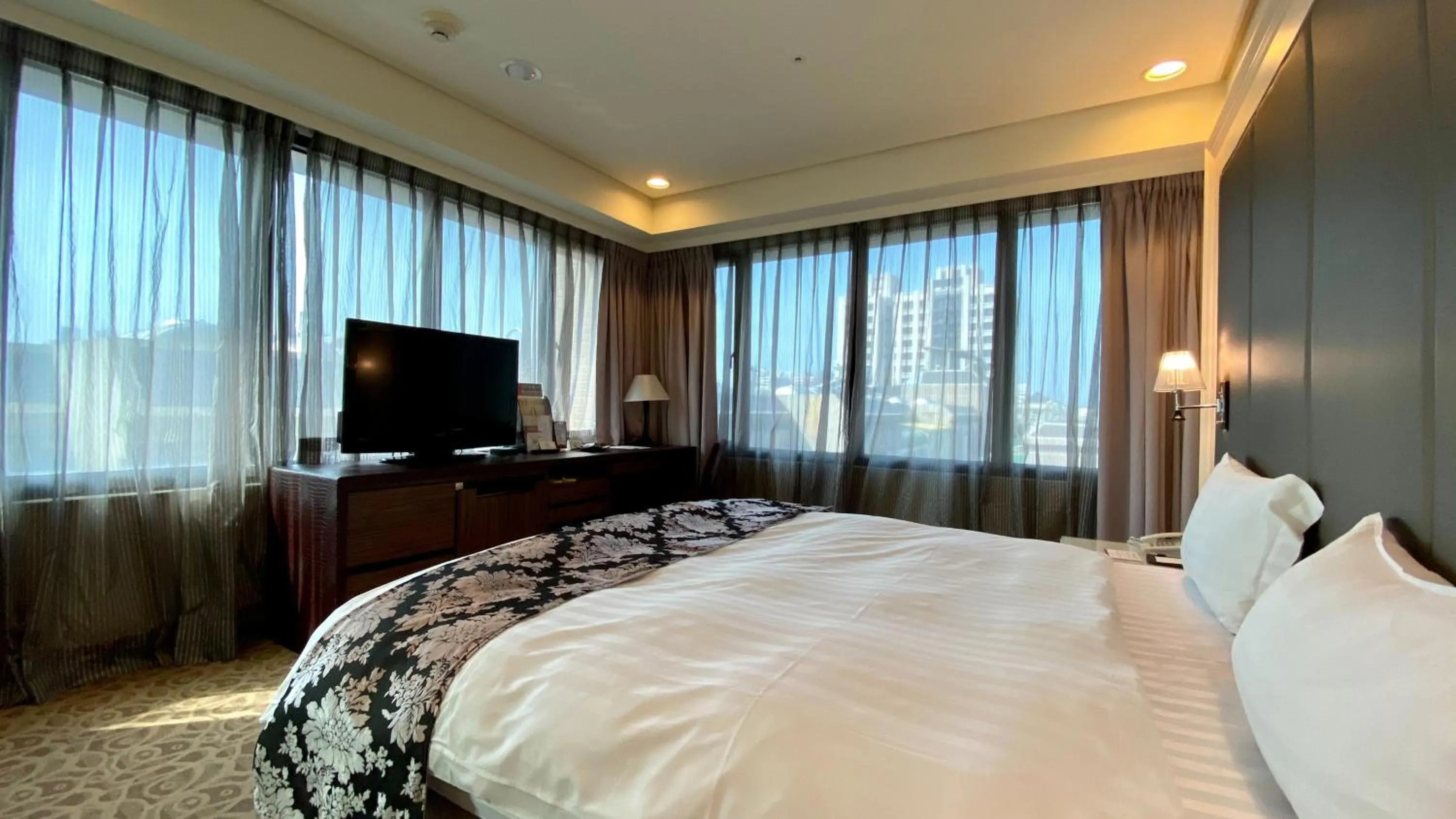 Property building, Bed in Golden Tulip Zhong Xin Hotel Taichung