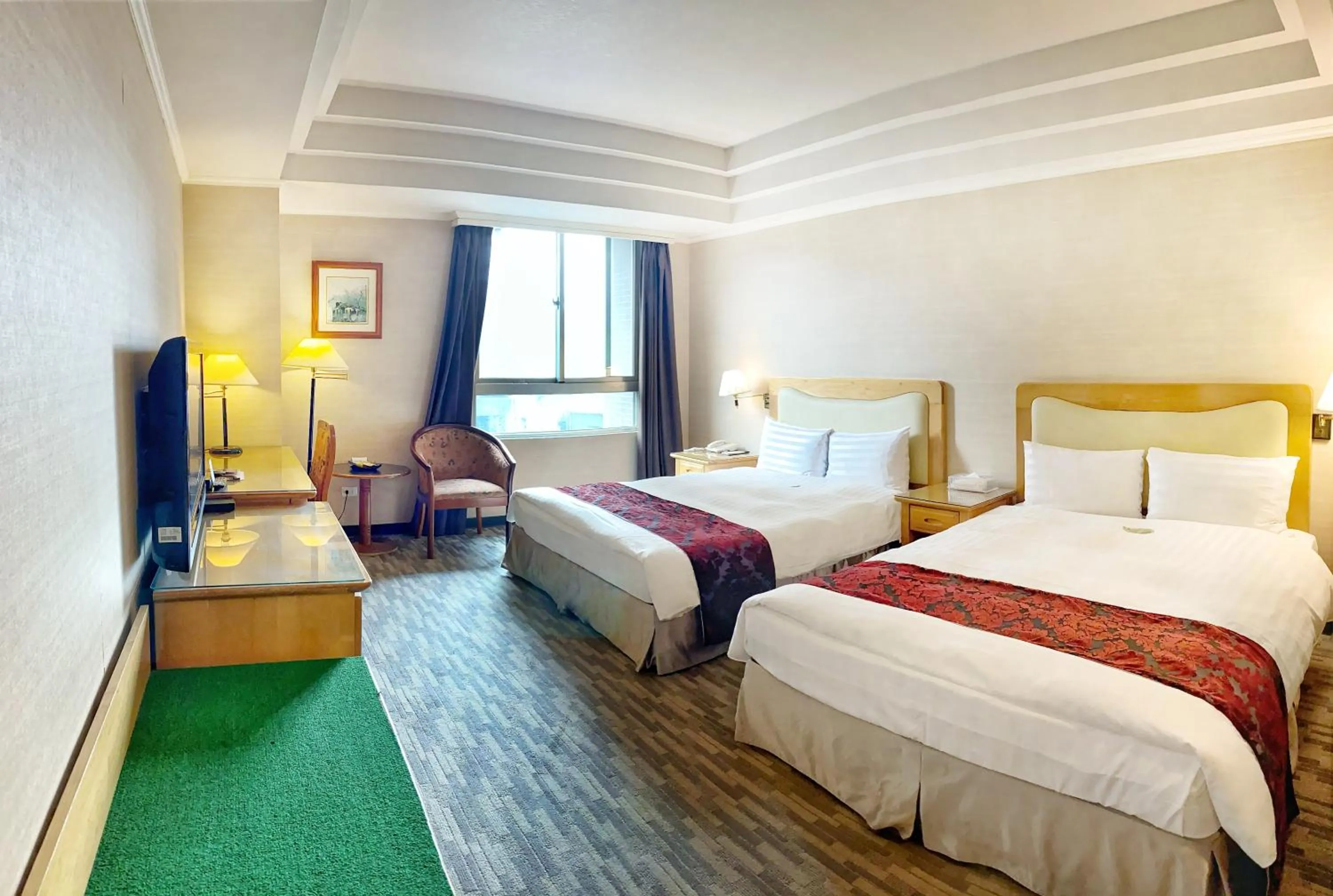 Photo of the whole room, Bed in Golden Tulip Zhong Xin Hotel Taichung