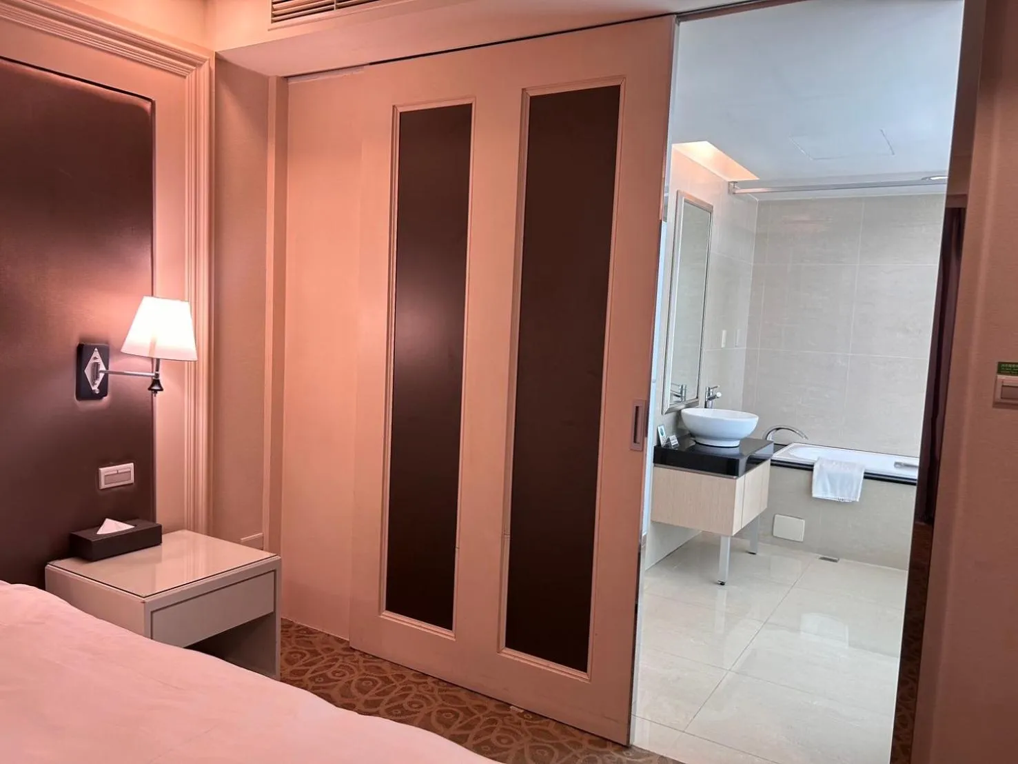 Bathroom, Bed in Golden Tulip Zhong Xin Hotel Taichung