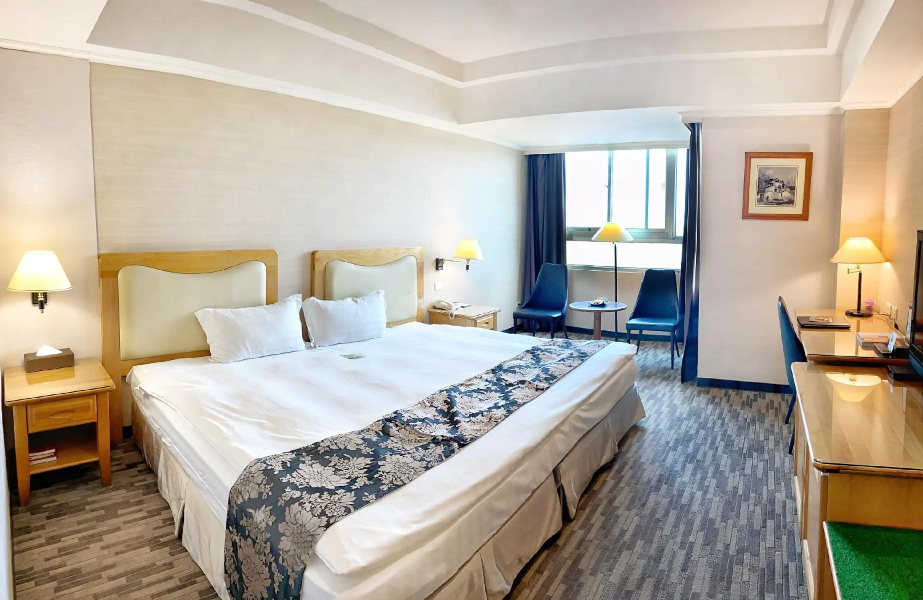 Photo of the whole room, Bed in Golden Tulip Zhong Xin Hotel Taichung