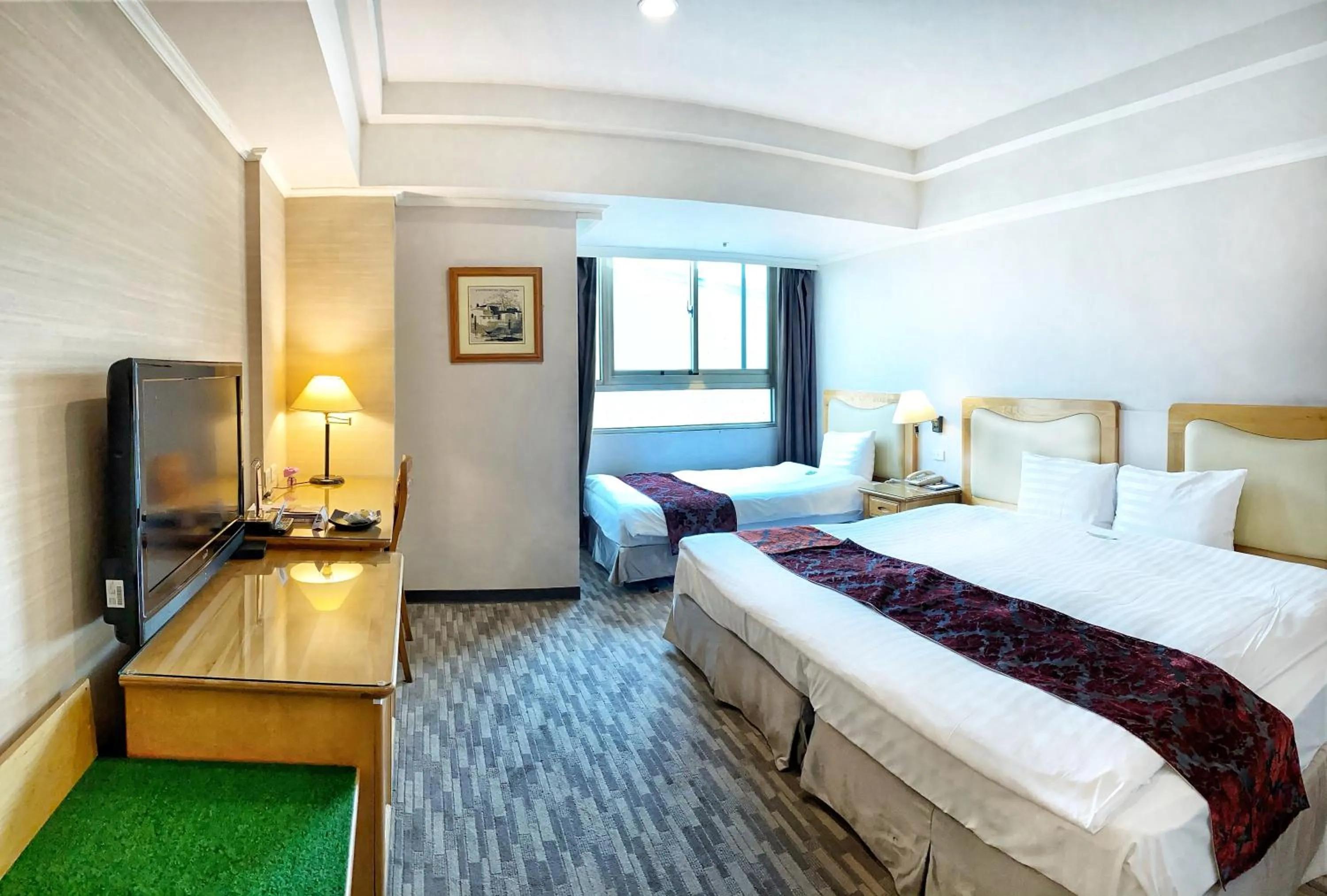 Photo of the whole room, Bed in Golden Tulip Zhong Xin Hotel Taichung