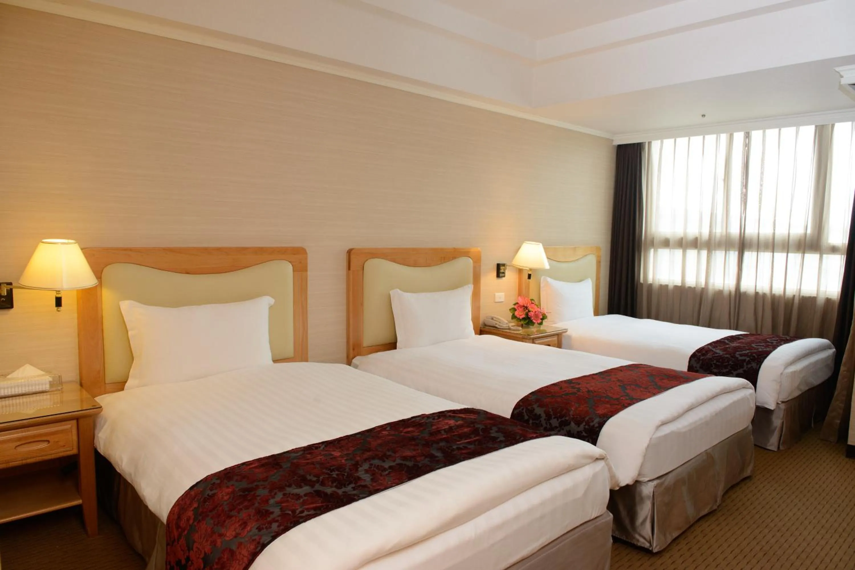 Bedroom, Bed in Golden Tulip Zhong Xin Hotel Taichung