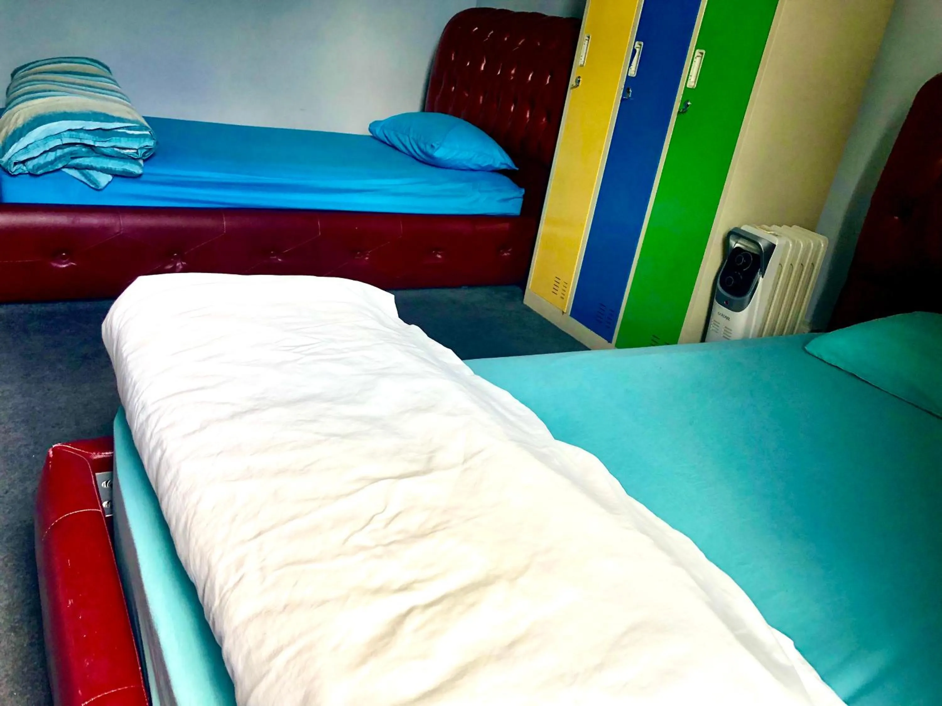 Bedroom, Bed in Backpackers Imperial Hotel