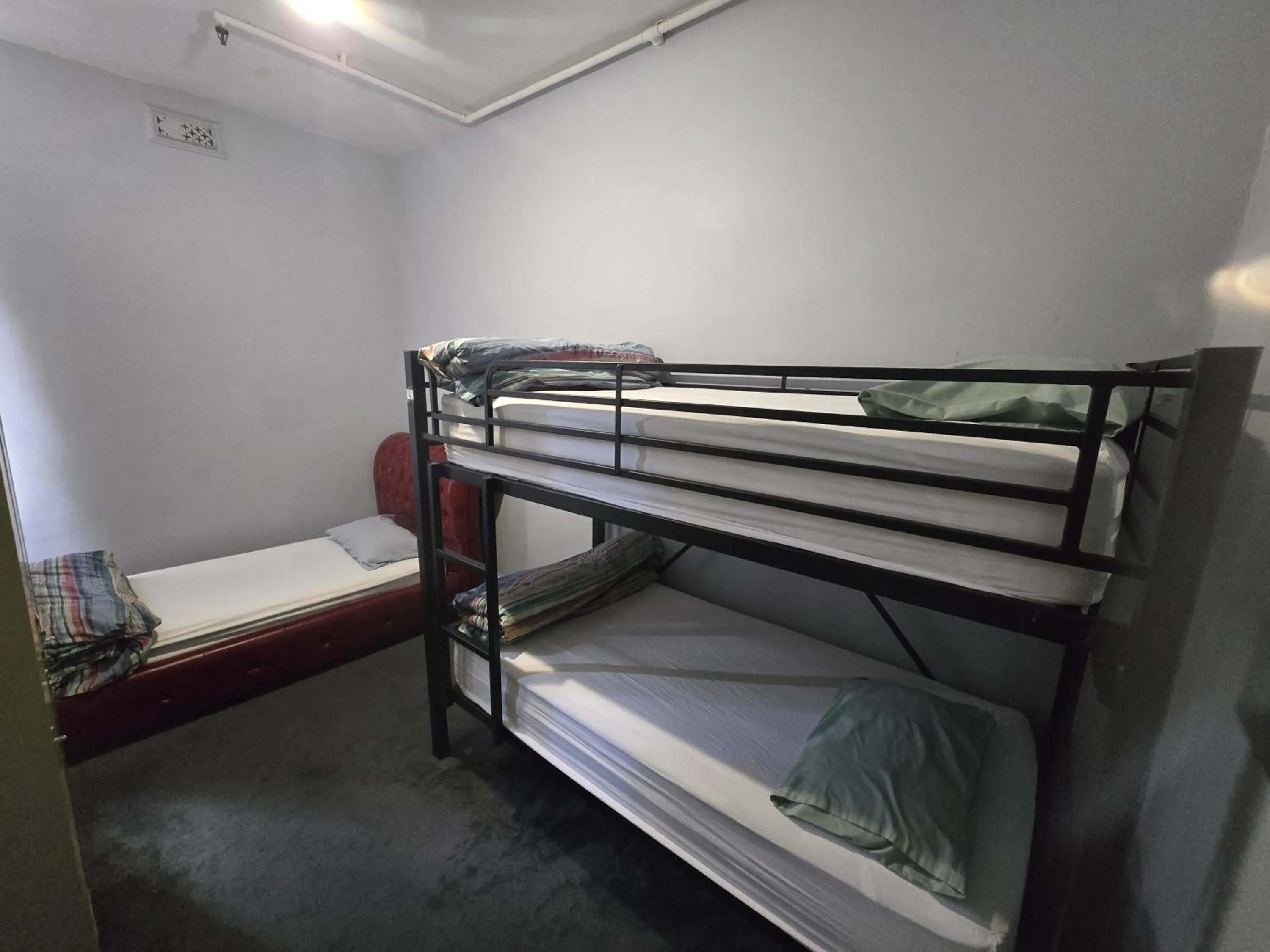 bunk bed, Bed in Backpackers Imperial Hotel