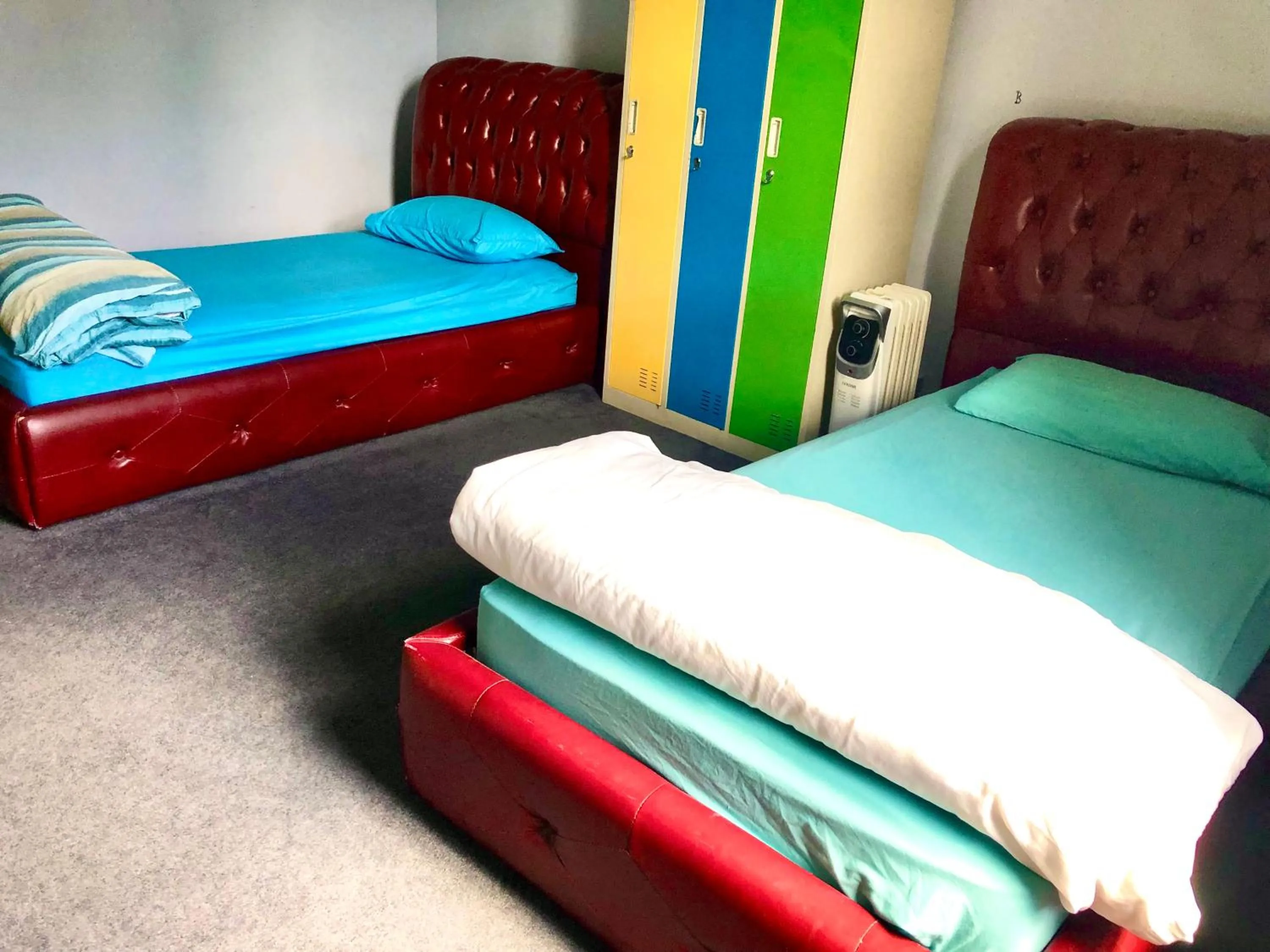 Bedroom, Bed in Backpackers Imperial Hotel