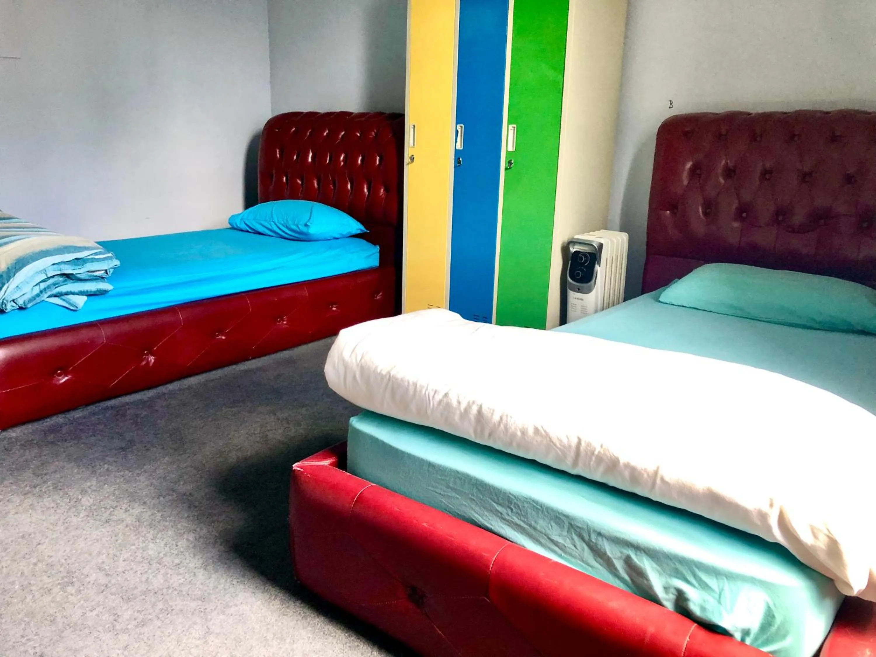 Bedroom, Bed in Backpackers Imperial Hotel