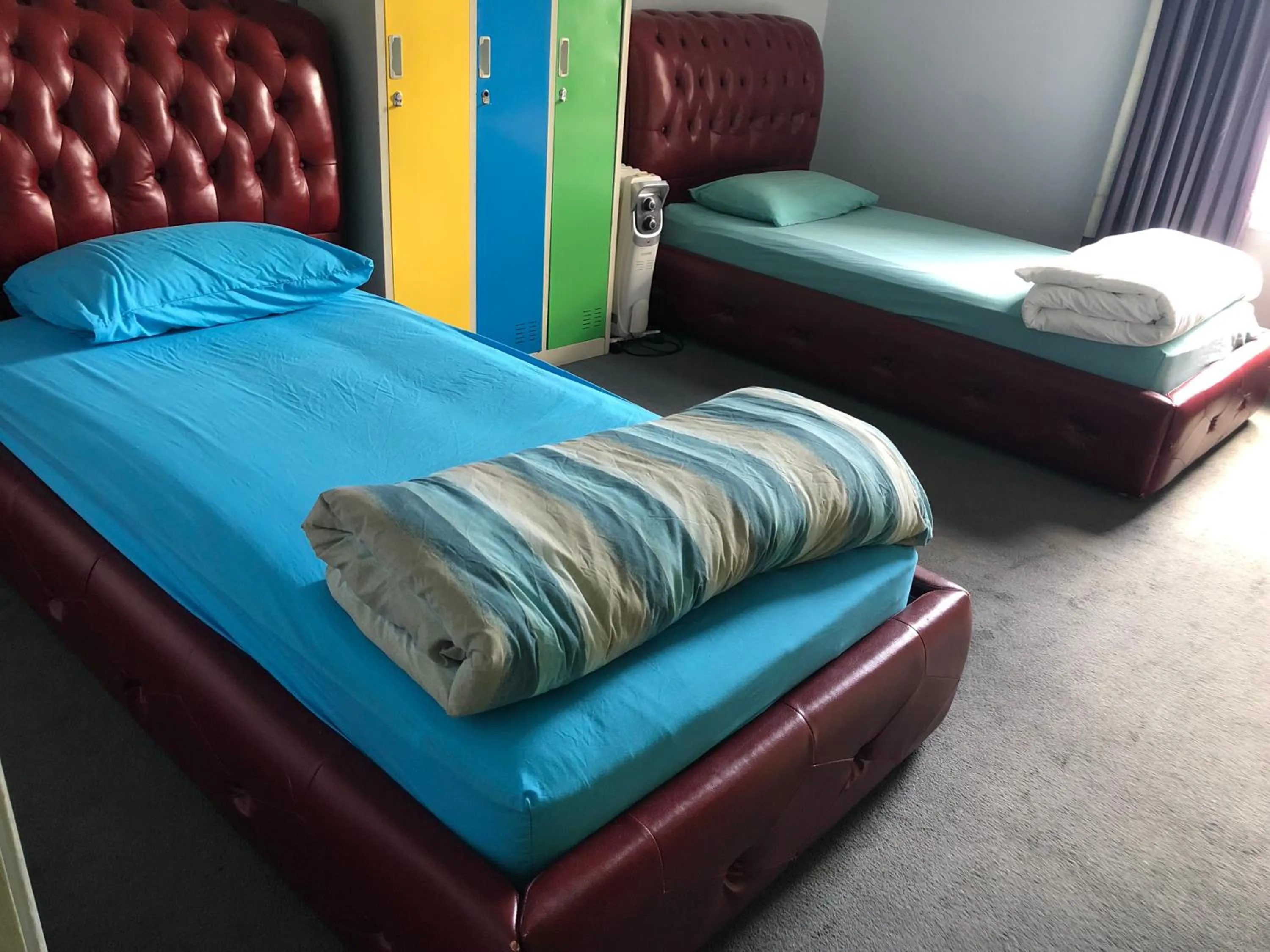 Bedroom, Bed in Backpackers Imperial Hotel