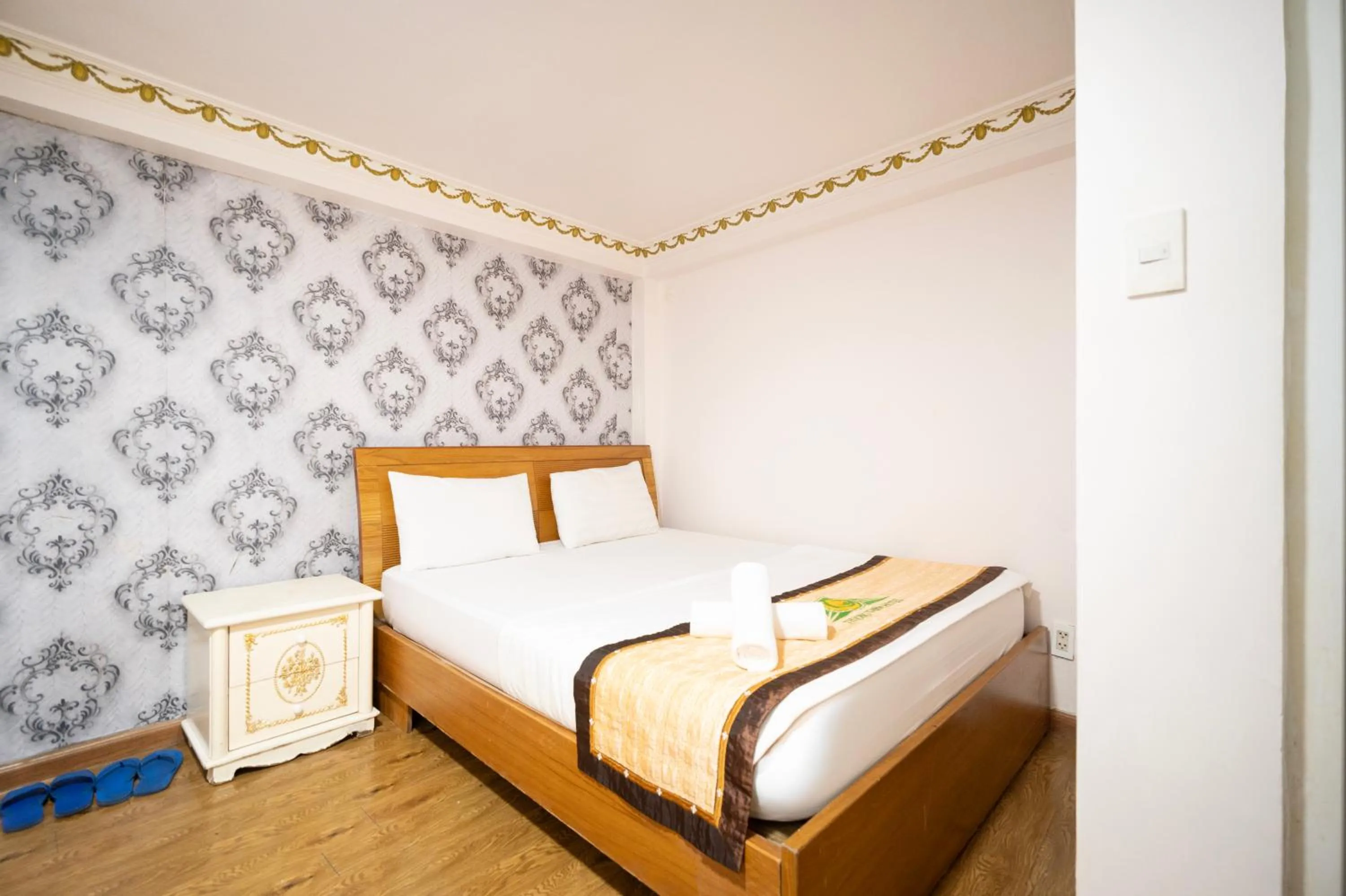 Bed in CROWNE BUI VIEN Hotel