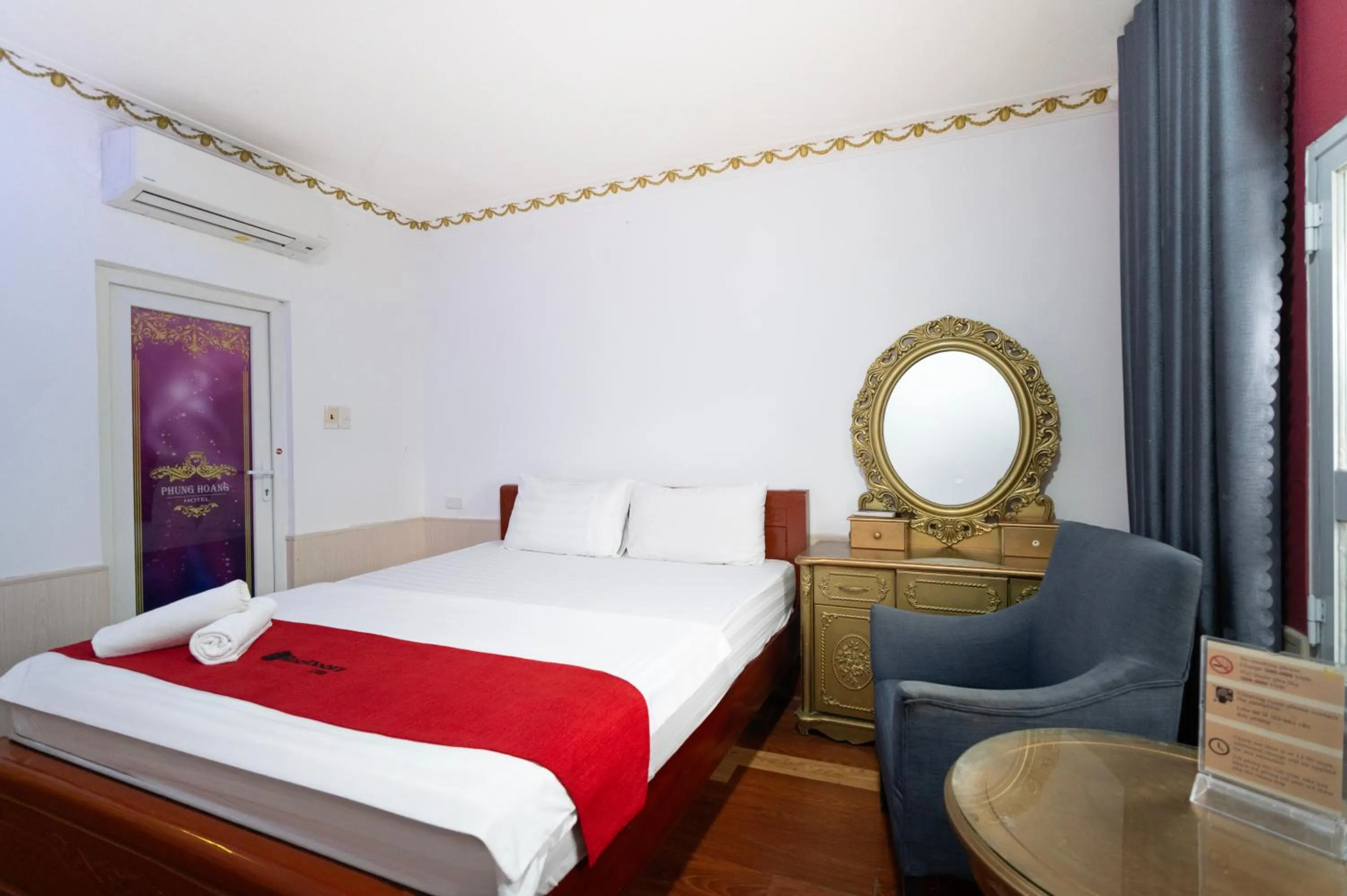 Bed in CROWNE BUI VIEN Hotel