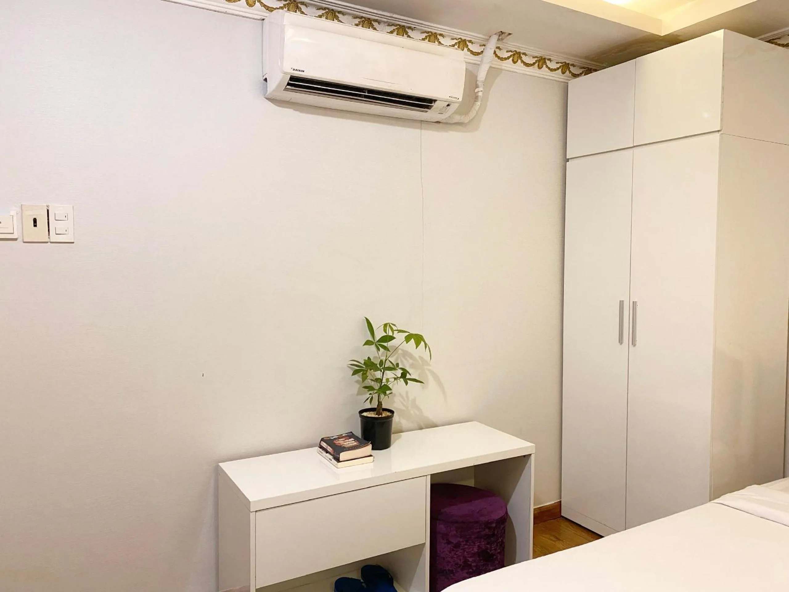 hair dresser, Bed in CROWNE BUI VIEN Hotel