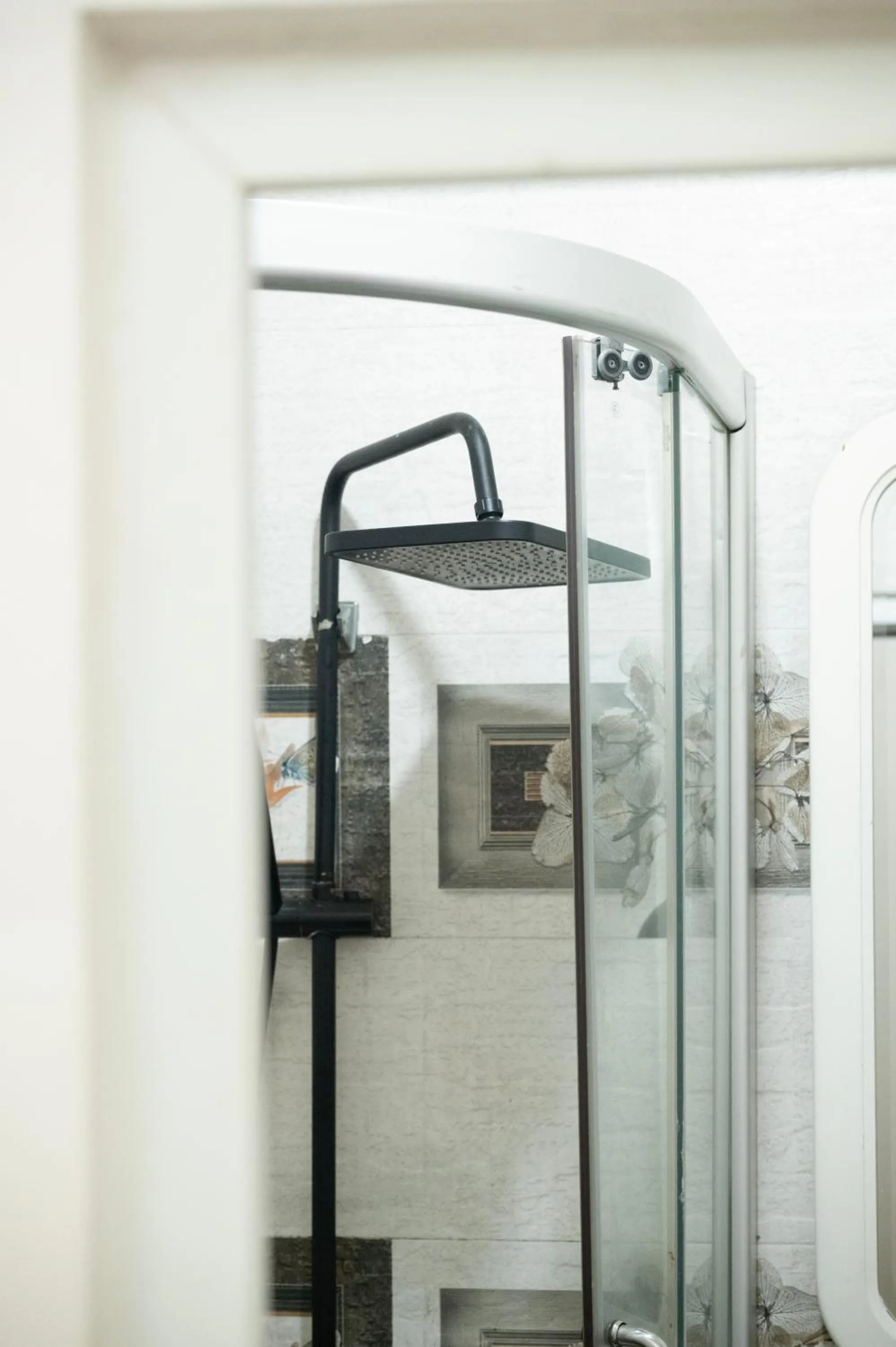 Shower in CROWNE BUI VIEN Hotel