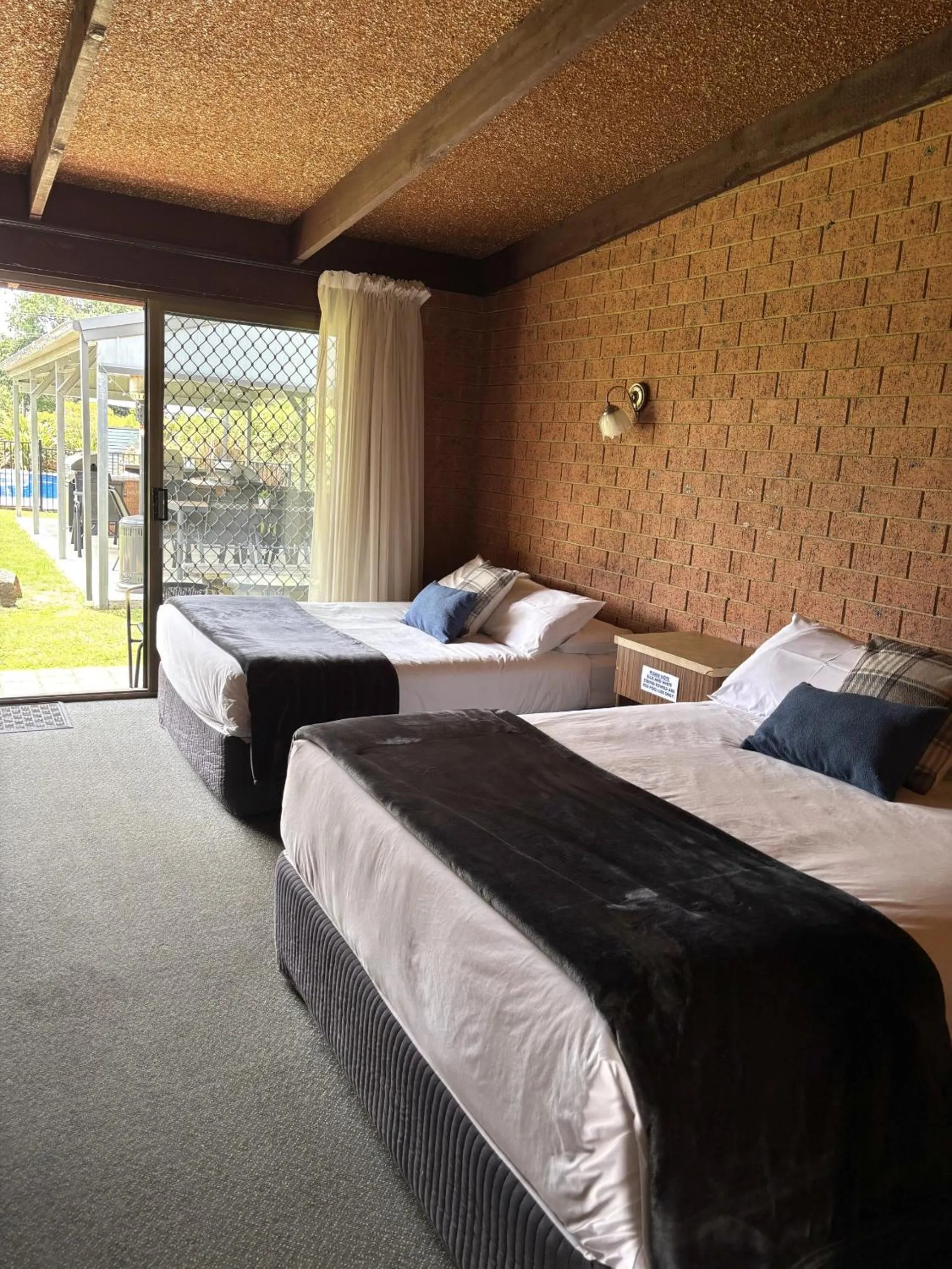 Bedroom, Bed in Alexandra Motor Inn