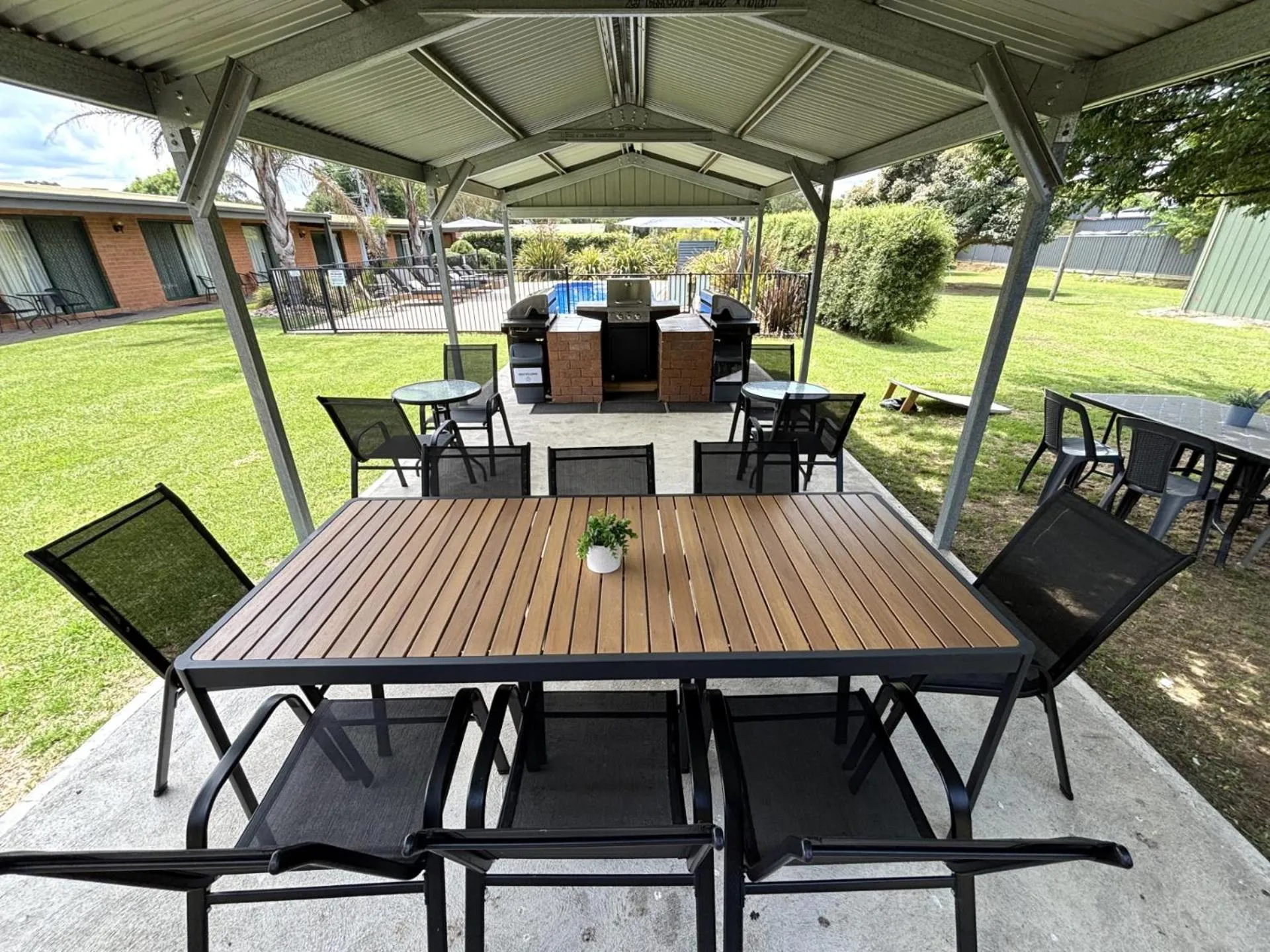 BBQ facilities in Alexandra Motor Inn