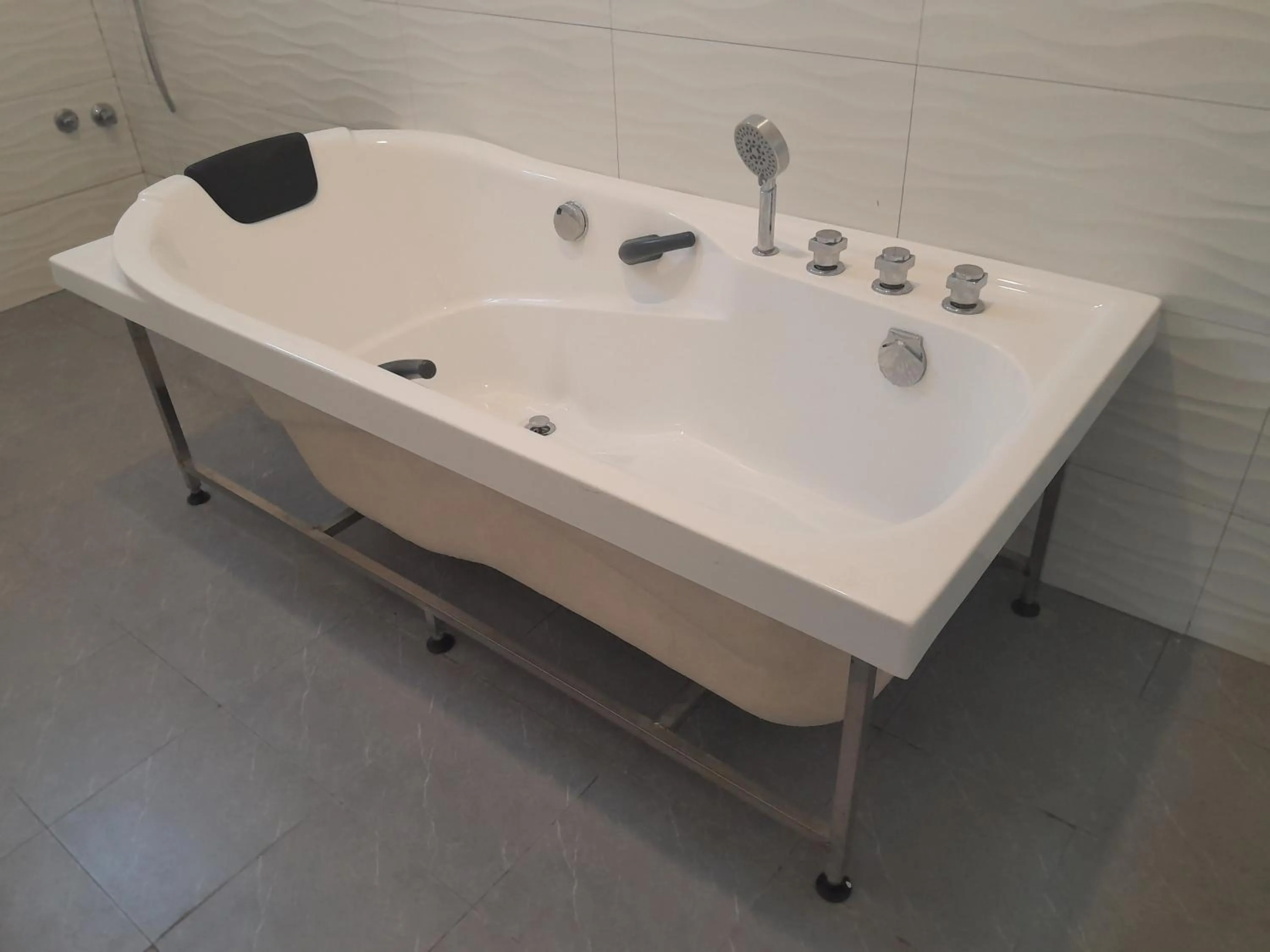 Bath in VEGAS LUXURY HOTEL