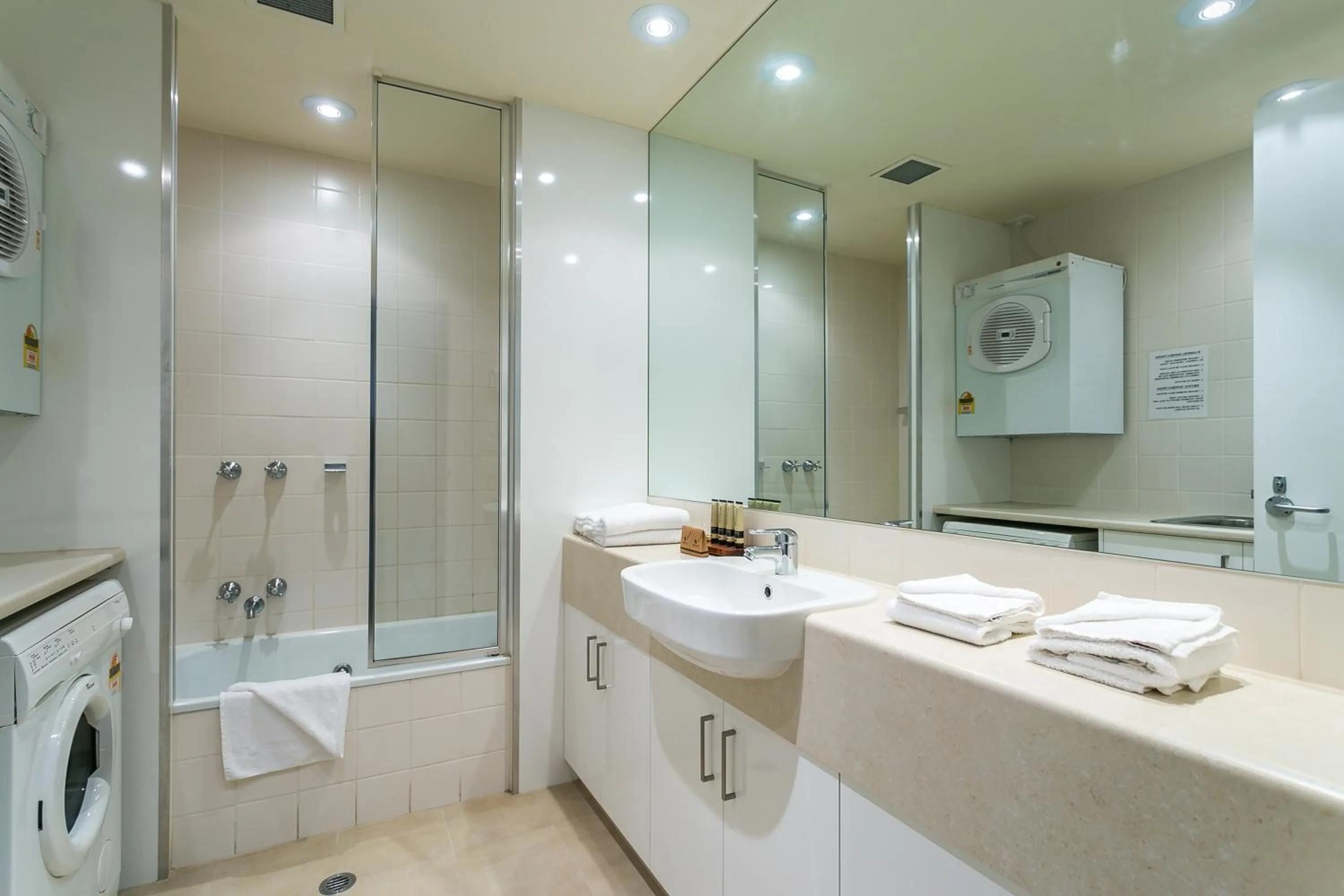 Bathroom in Portsea Village Resort