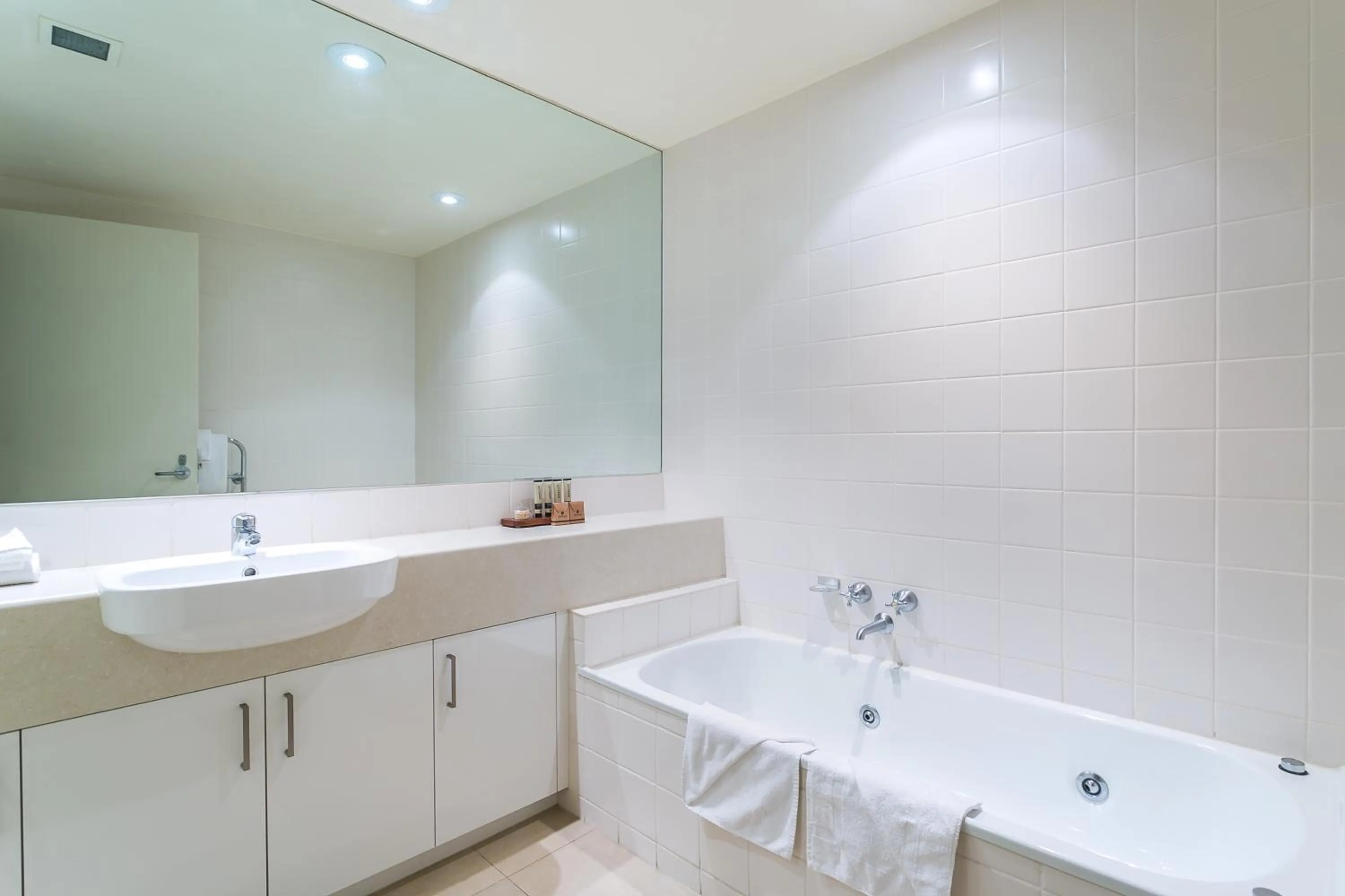 Bathroom in Portsea Village Resort