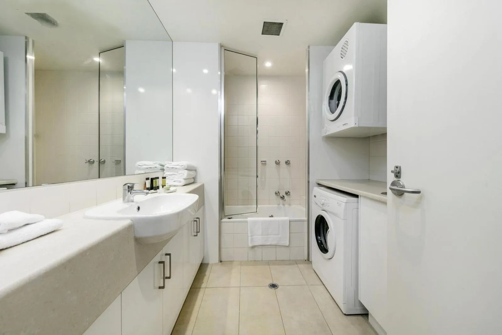 Bathroom in Portsea Village Resort