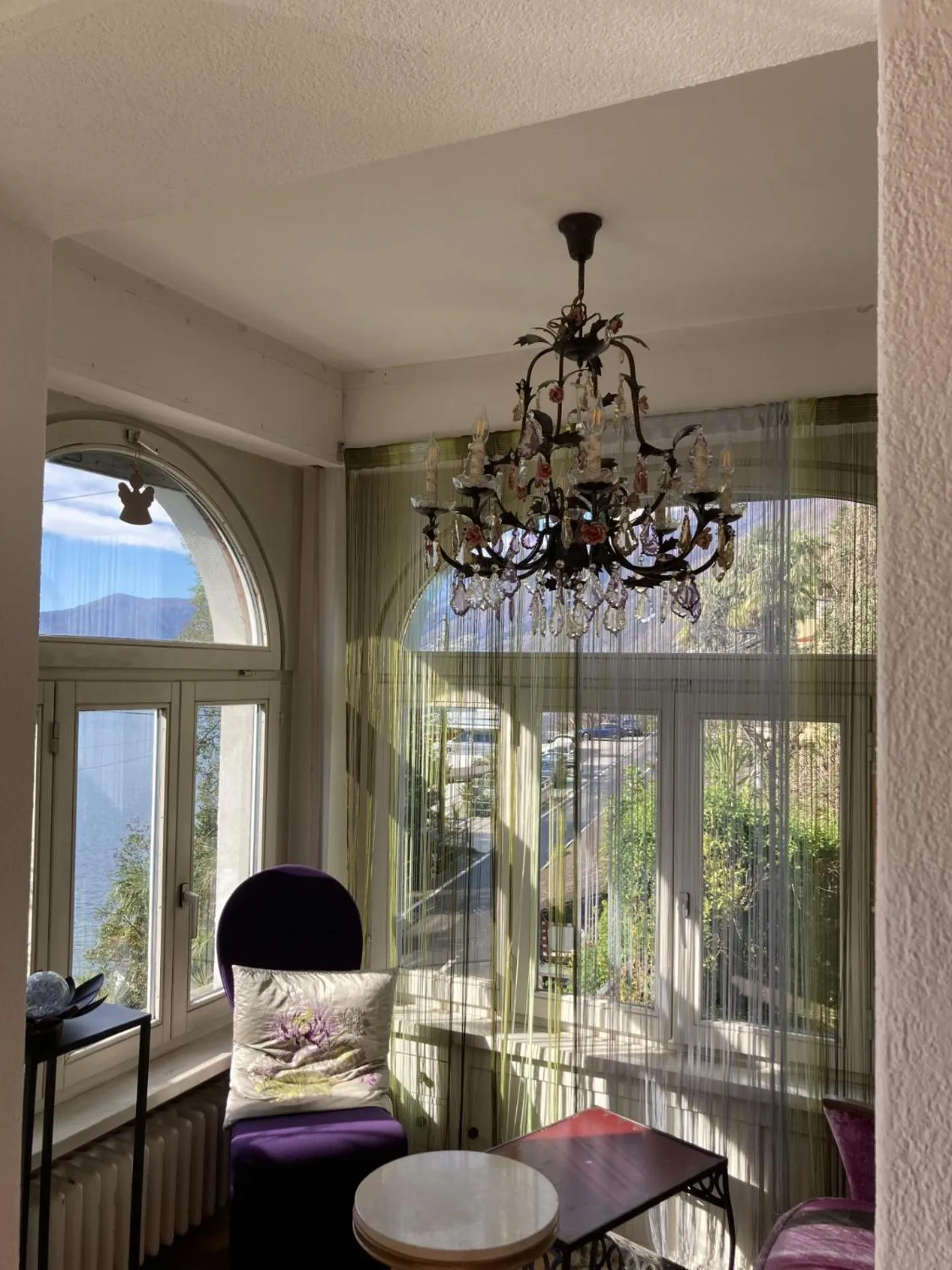 Communal lounge/ TV room in BnB122 bed&breakfast