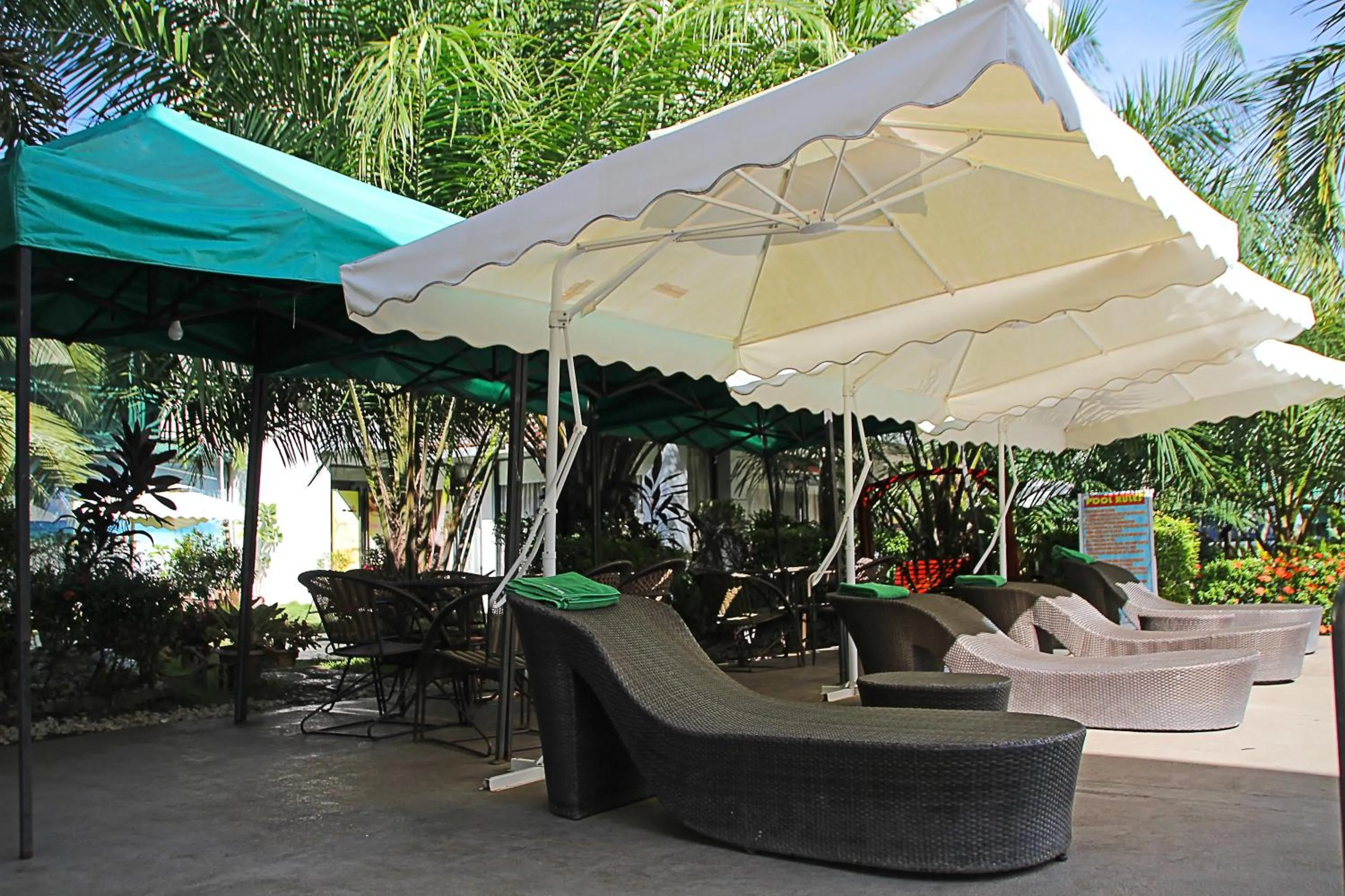 sunbed in Palawan Uno Hotel