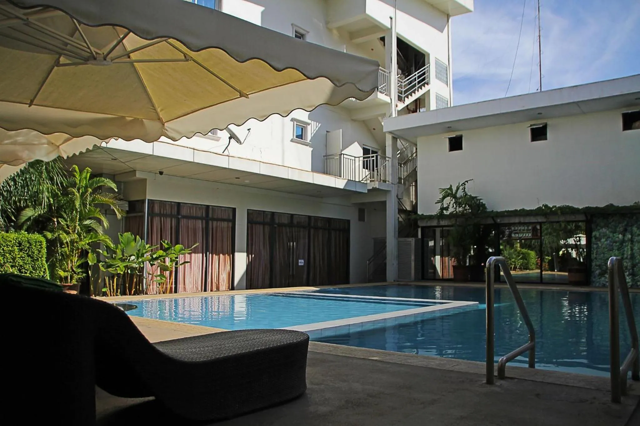 Swimming pool in Palawan Uno Hotel