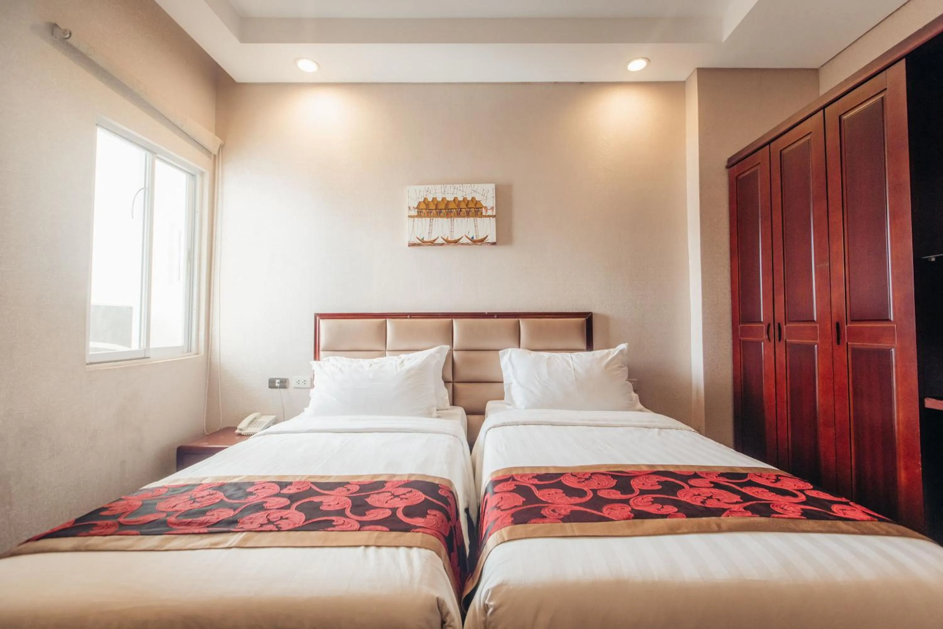 Bed in Palawan Uno Hotel