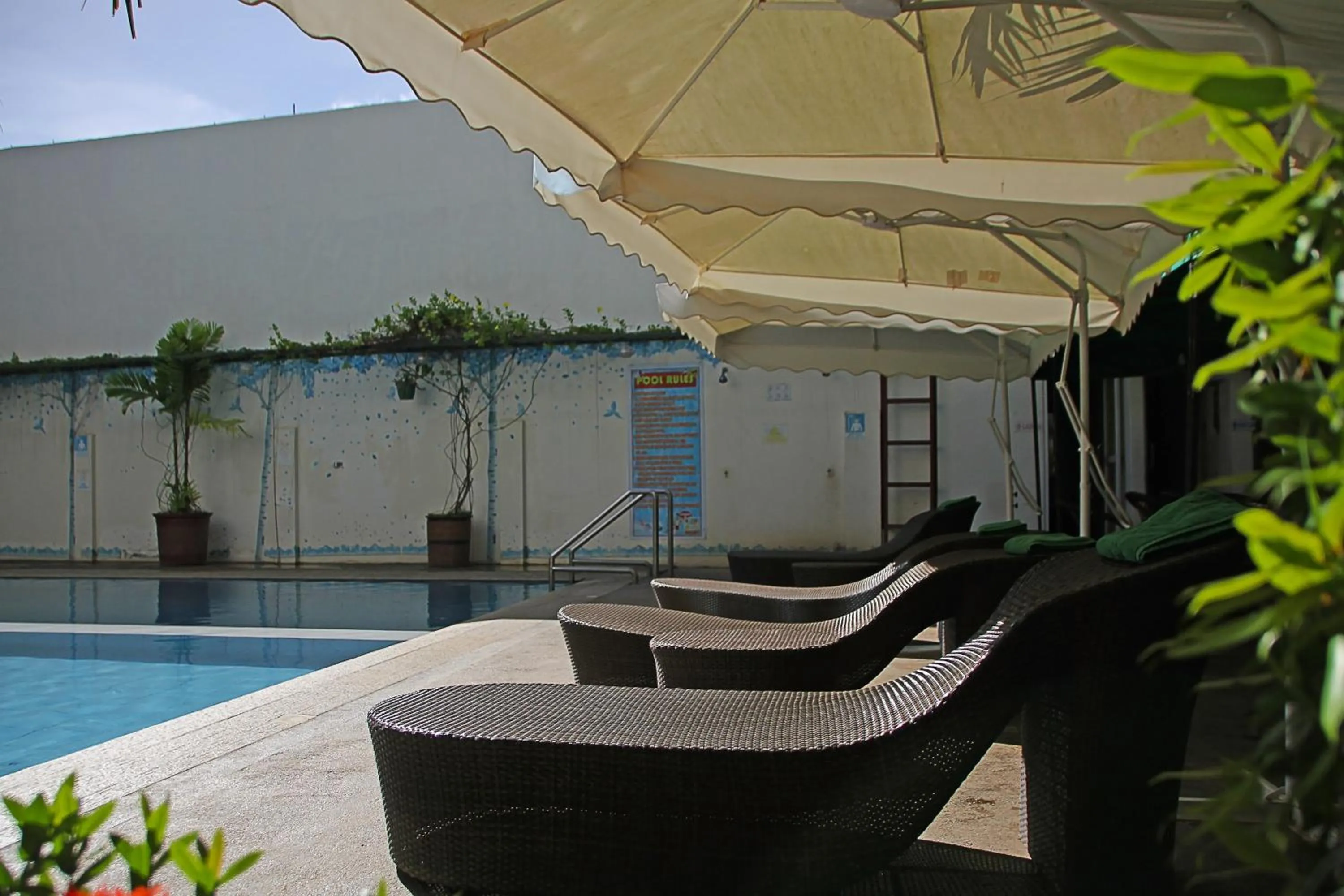 Swimming pool in Palawan Uno Hotel