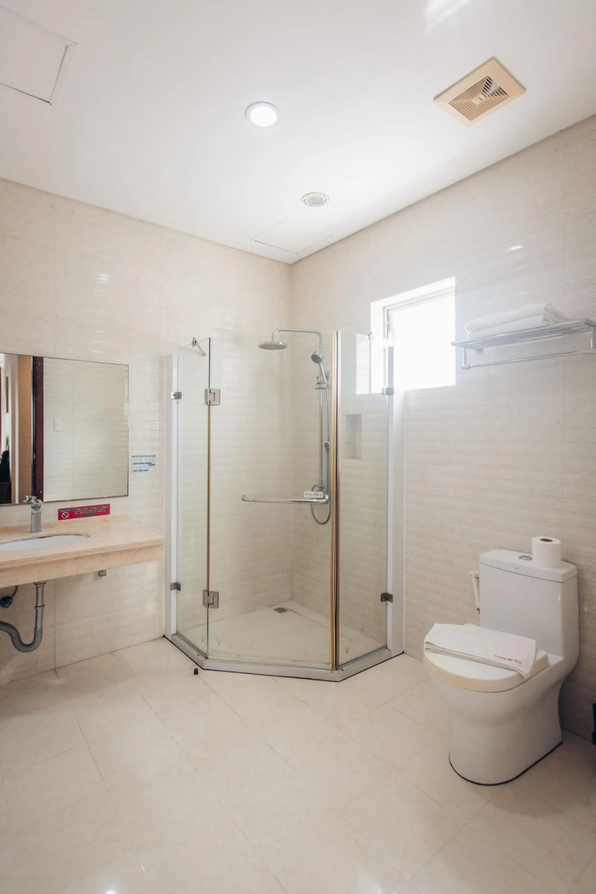 Bathroom in Palawan Uno Hotel