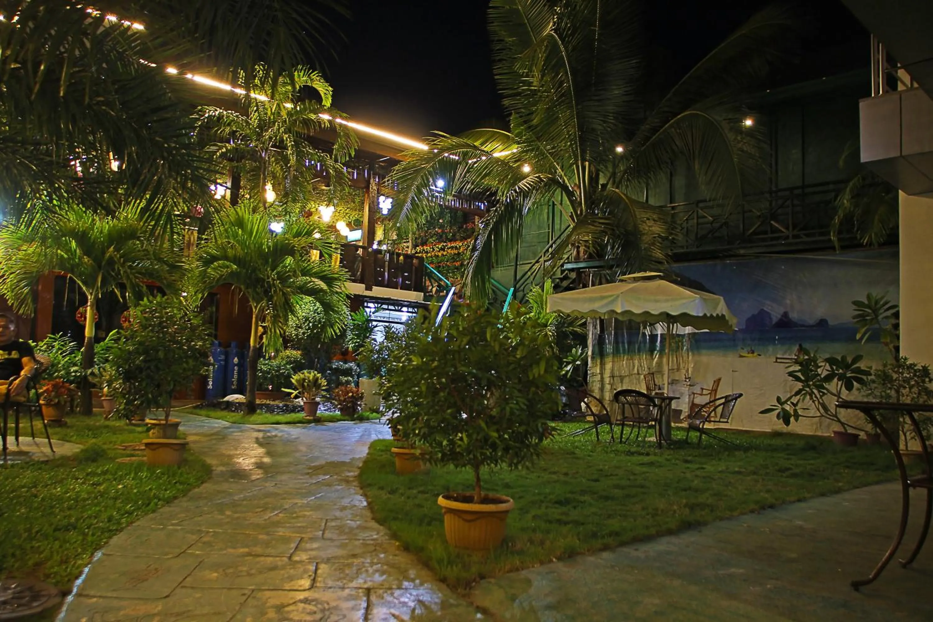 Restaurant/places to eat in Palawan Uno Hotel