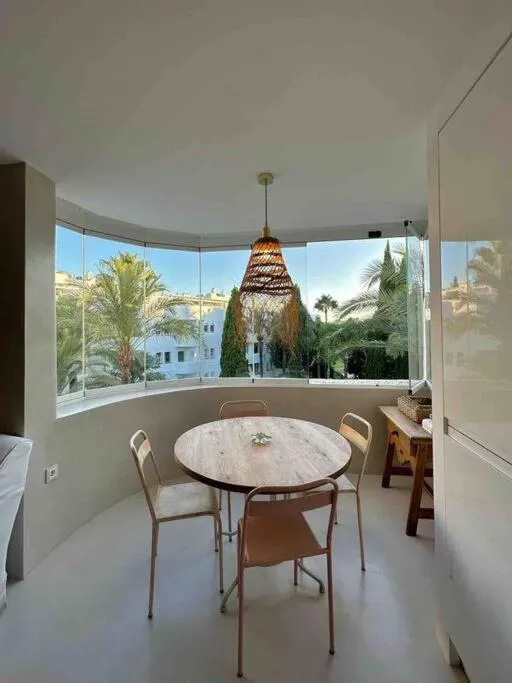 Day in Modern 2 bedroom in Marbella Real