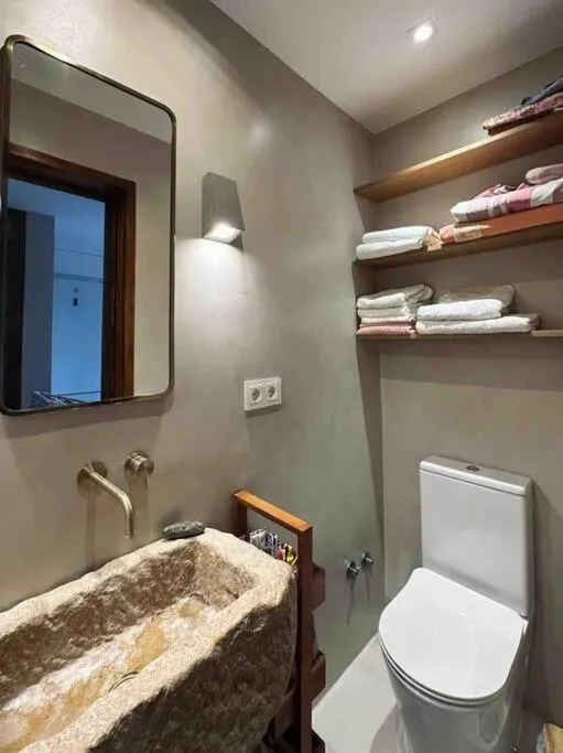 Toilet in Modern 2 bedroom in Marbella Real