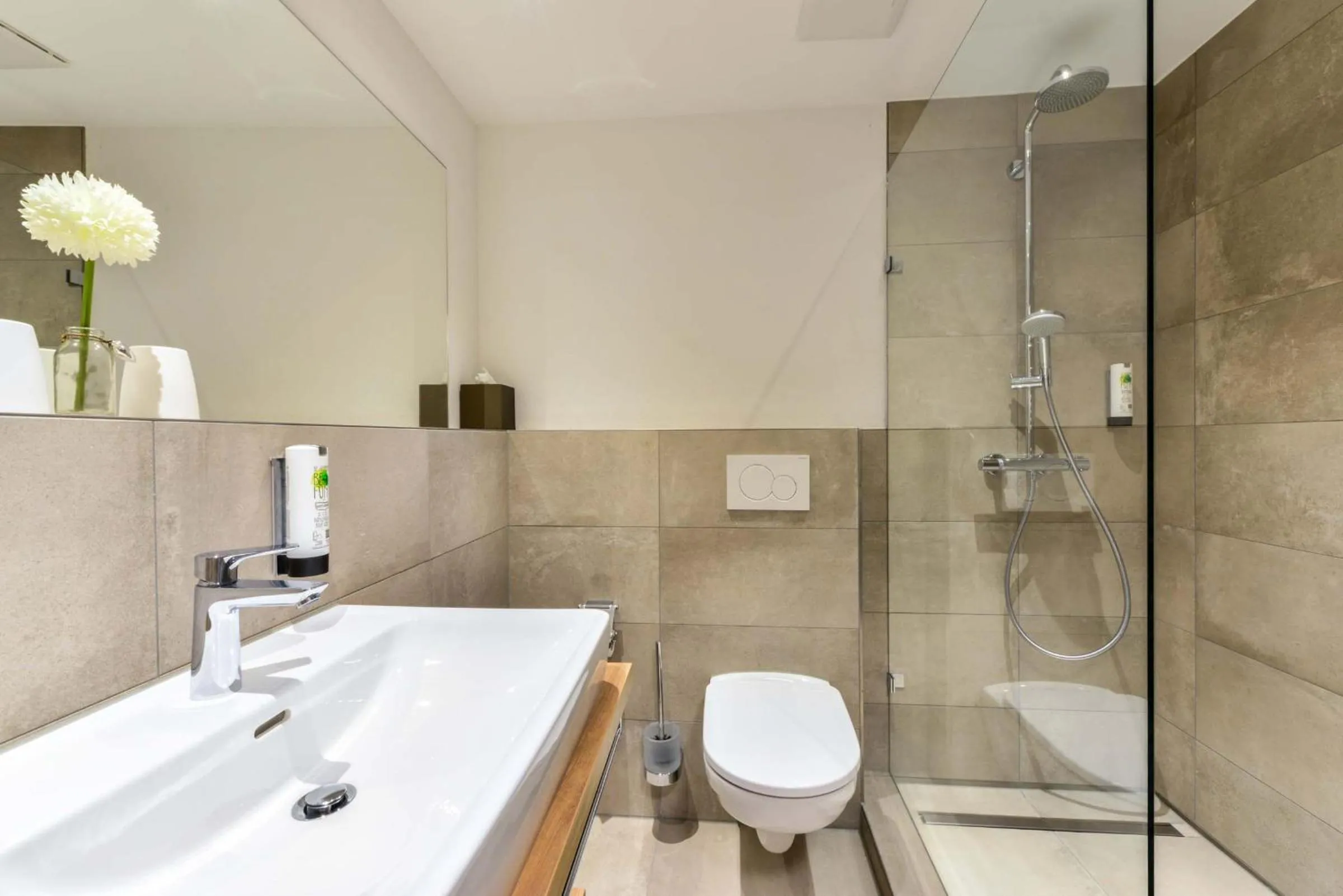 Shower in Hotel Restaurant Sonne