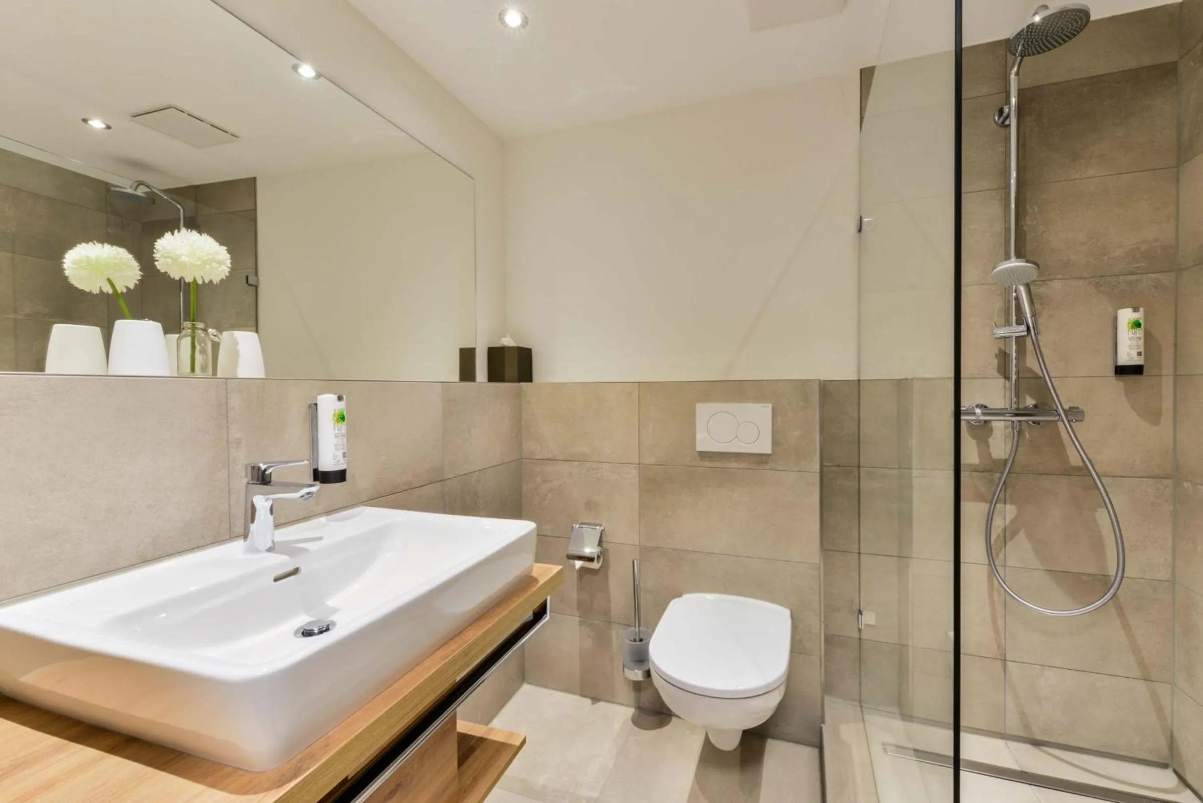 Shower in Hotel Restaurant Sonne