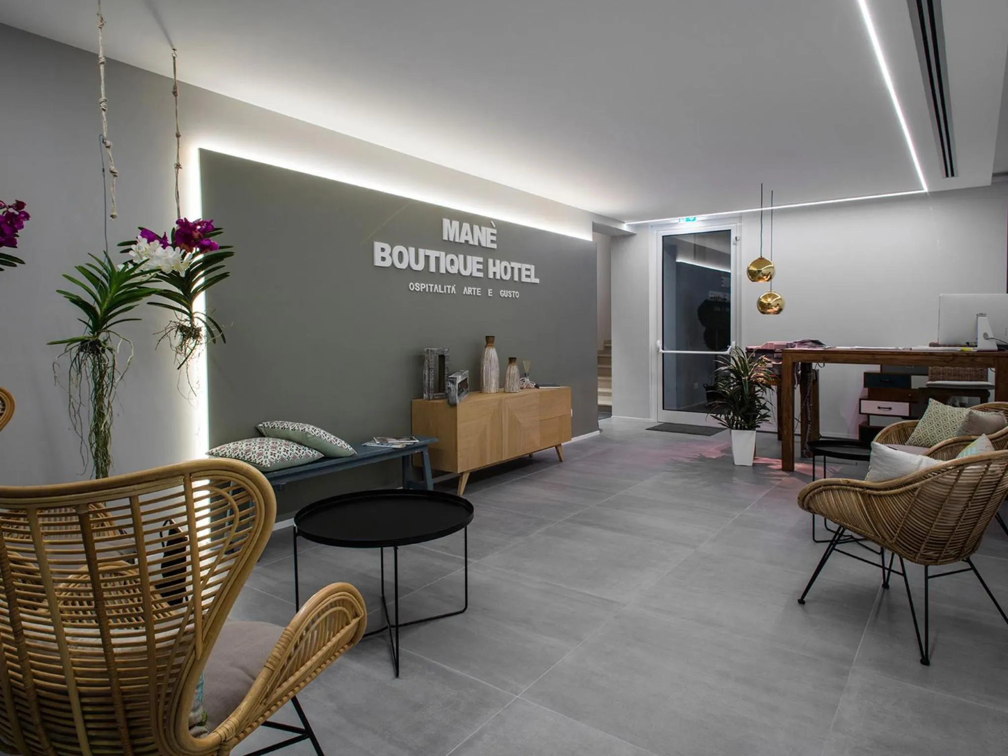 Lobby or reception in Manè Boutique Hotel