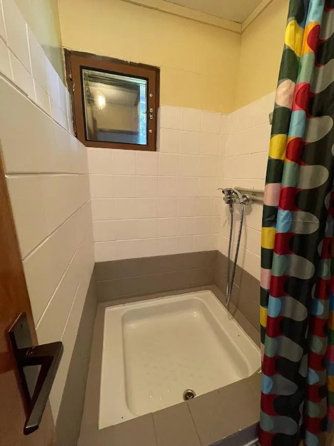 Shower in Hotel Rohanov