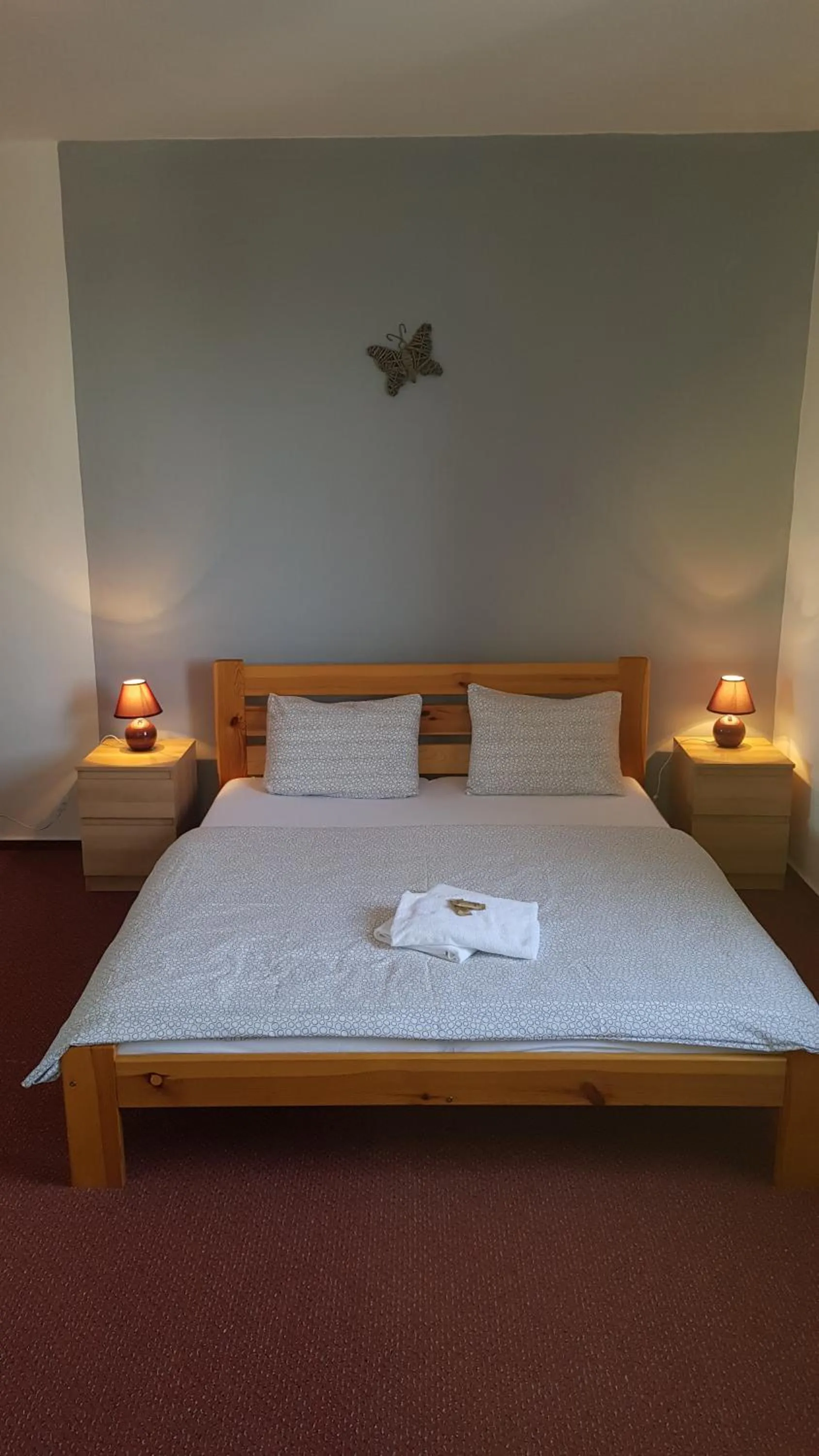 Bed in Hotel Rohanov