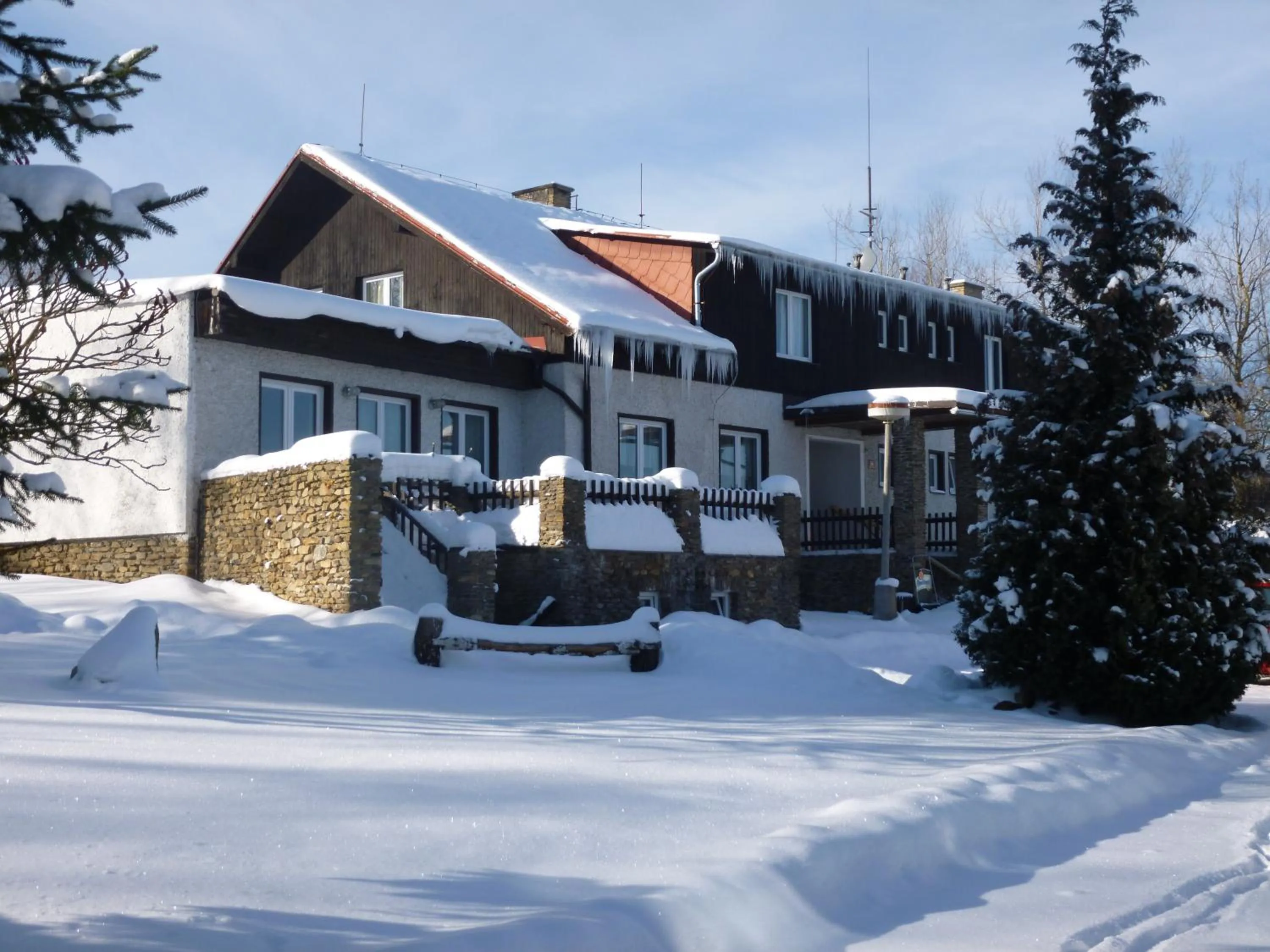 Facade/entrance in Hotel Rohanov