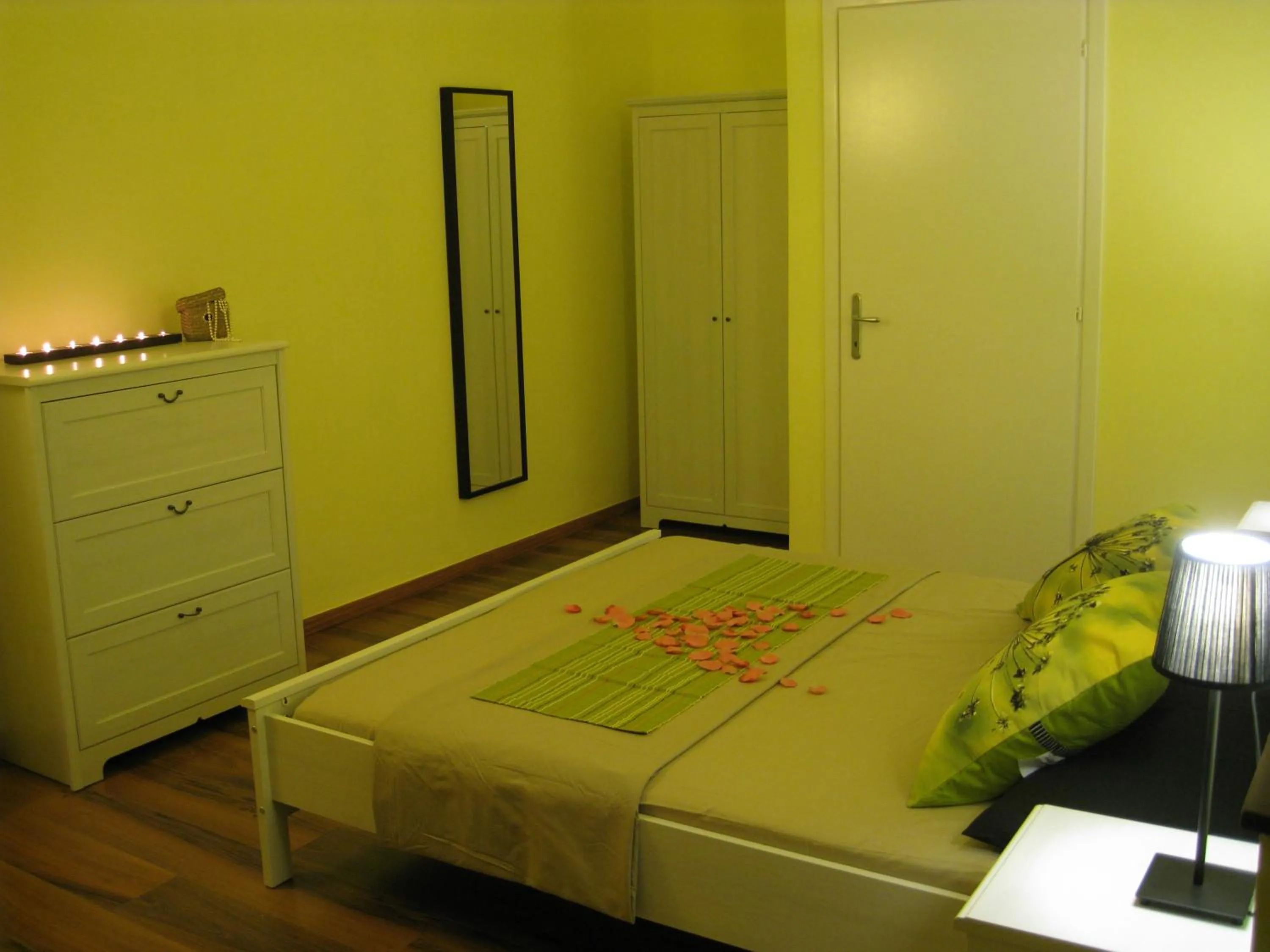 Two-Bedroom Apartment - Attic - Green in Holiday Dreams