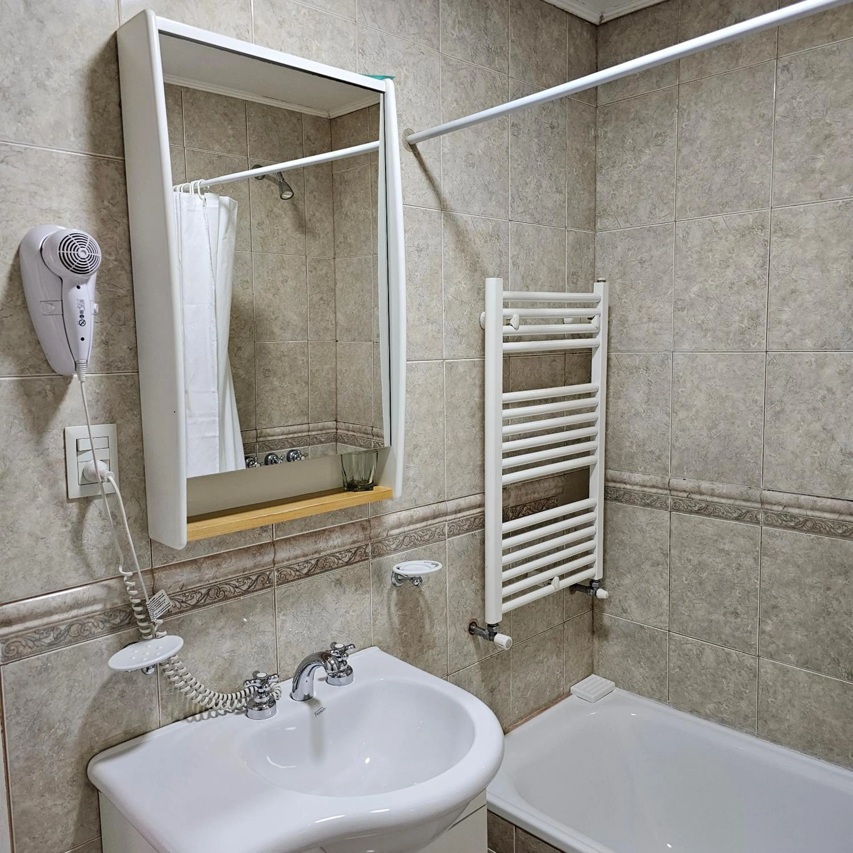 Shower in CONDOR Patagonia Aparts