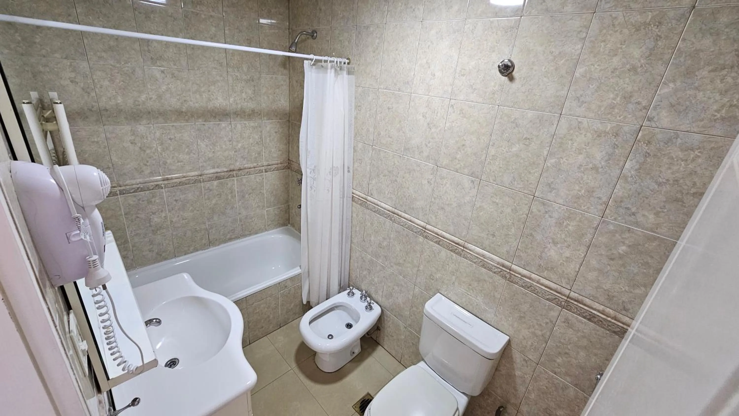 Shower in CONDOR Patagonia Aparts