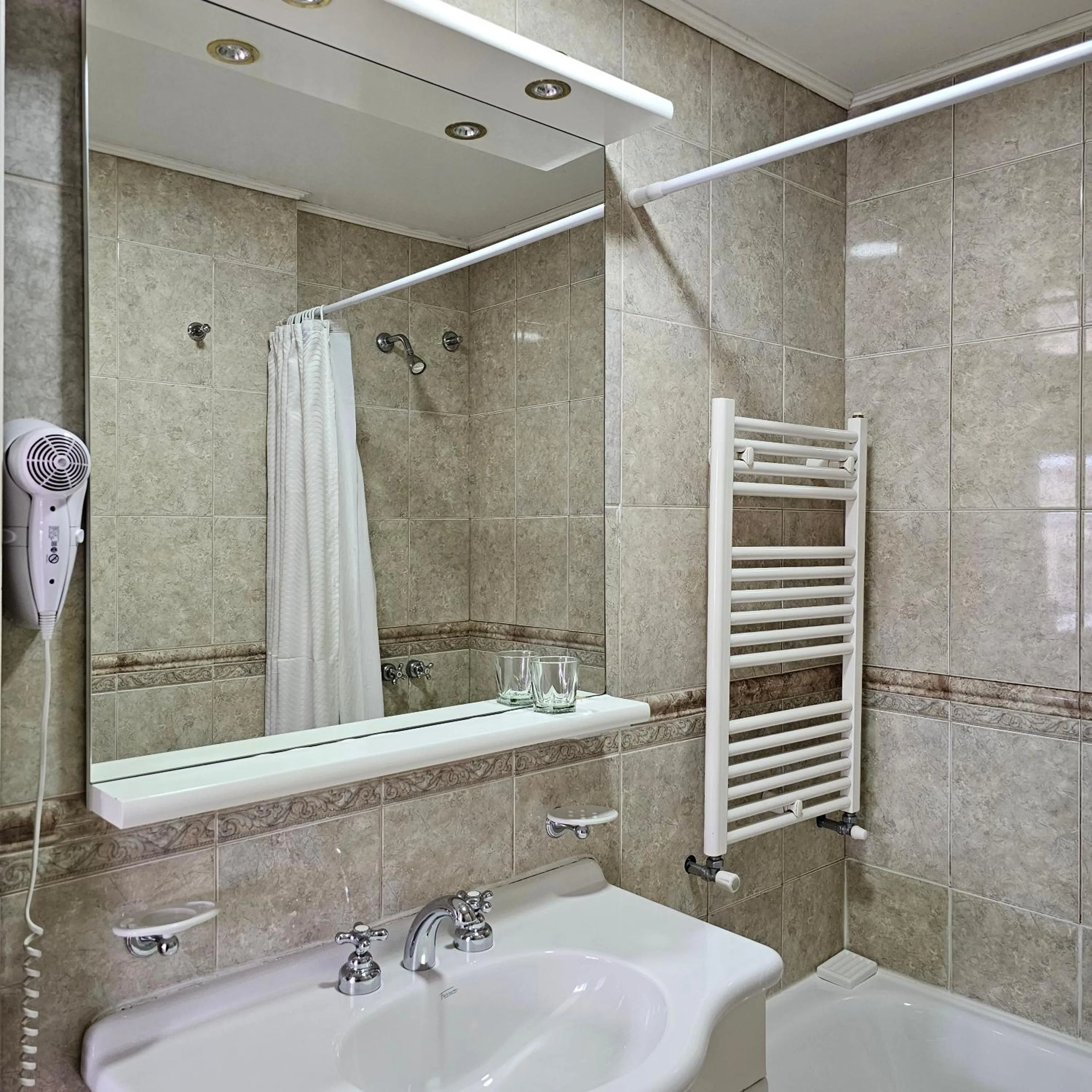 Shower in CONDOR Patagonia Aparts