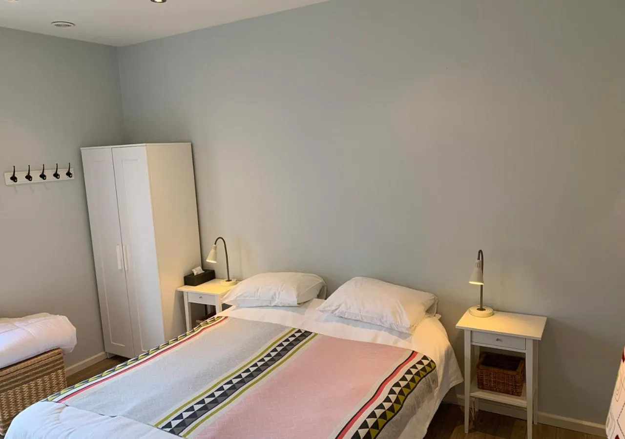 Double or Twin Room with Private Bathroom - single occupancy in Waddenhoes Gastenverblijven