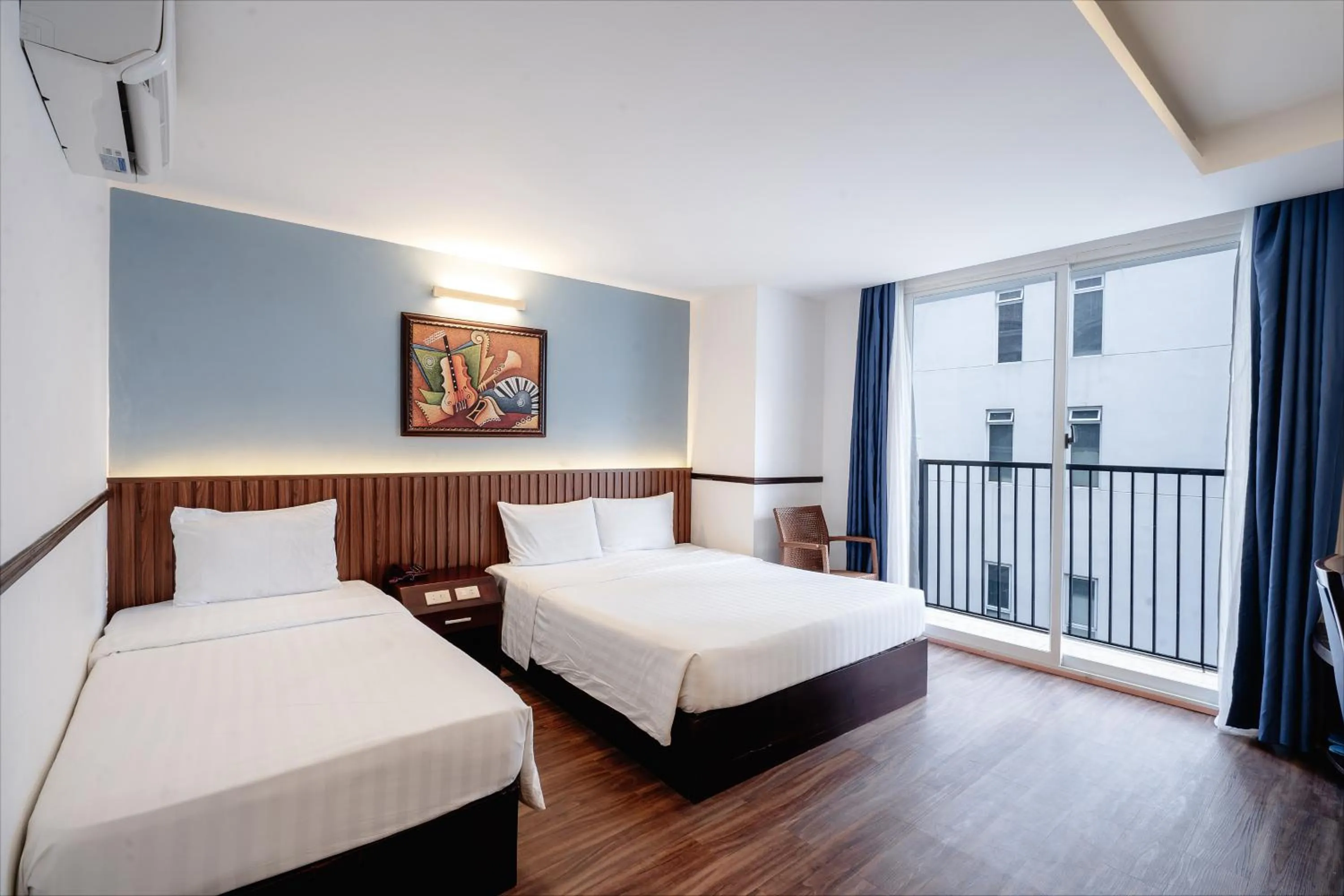 Property building, Bed in King Hotel