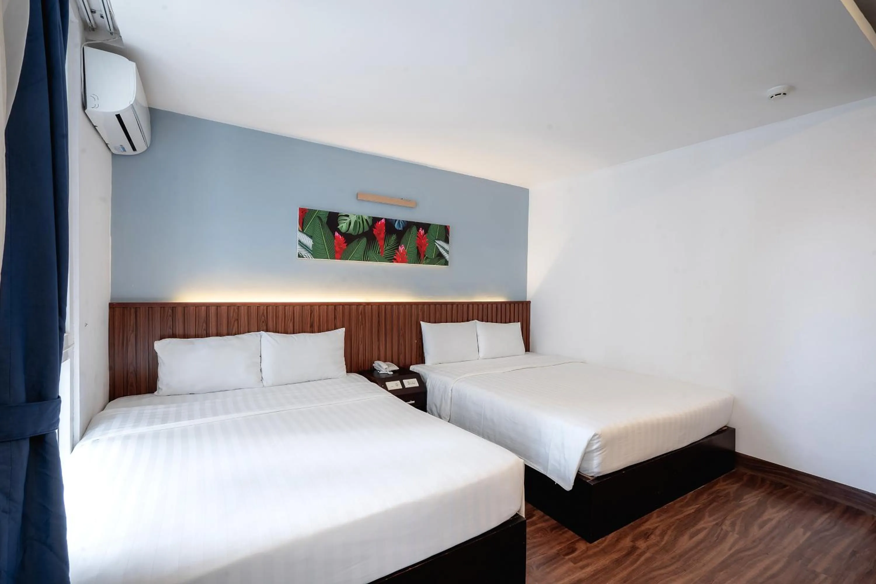 Property building, Bed in King Hotel