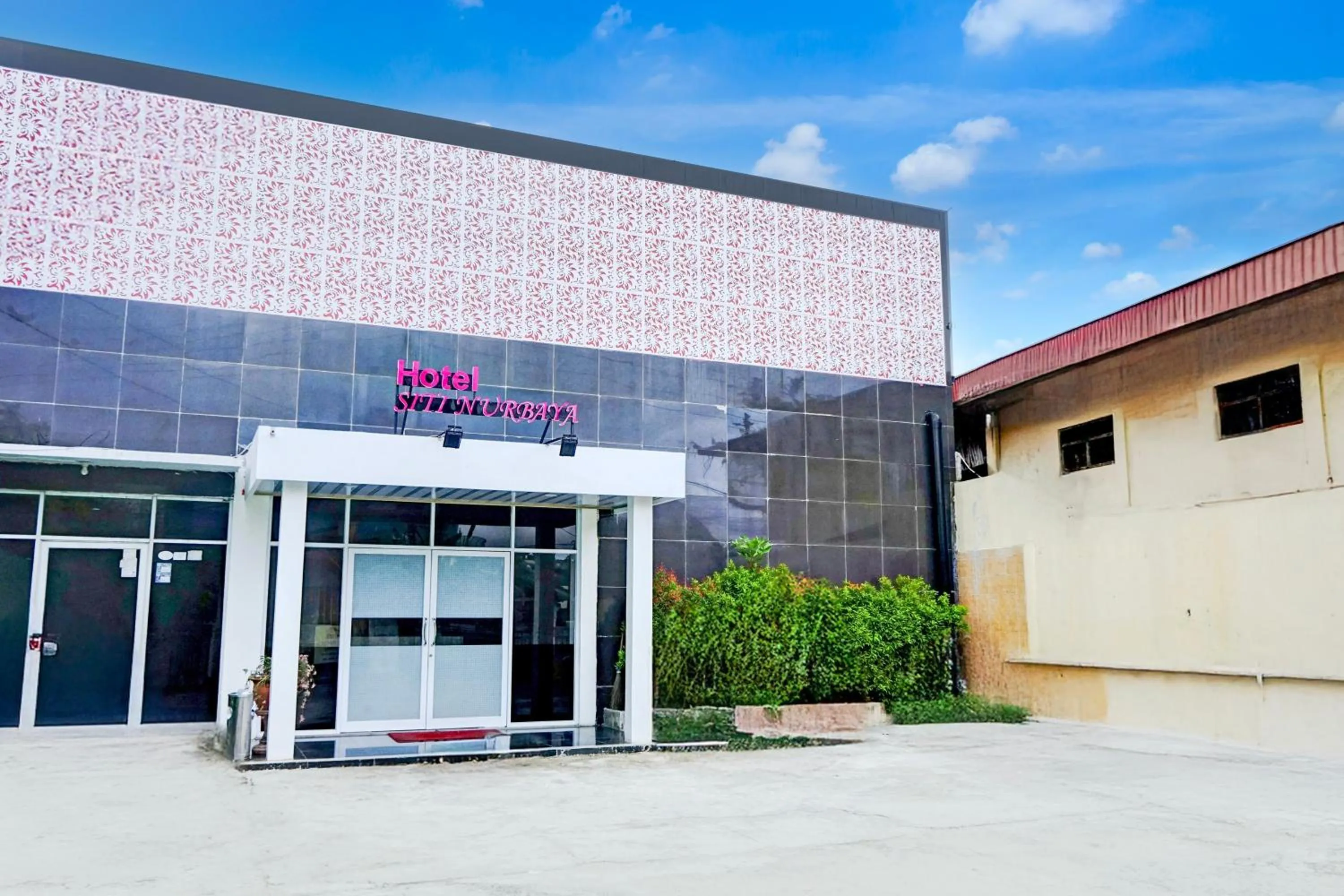 Facade/entrance in Hotel O Padang City Center Near Pantai Padang Formerly Hotel Siti Nurbaya